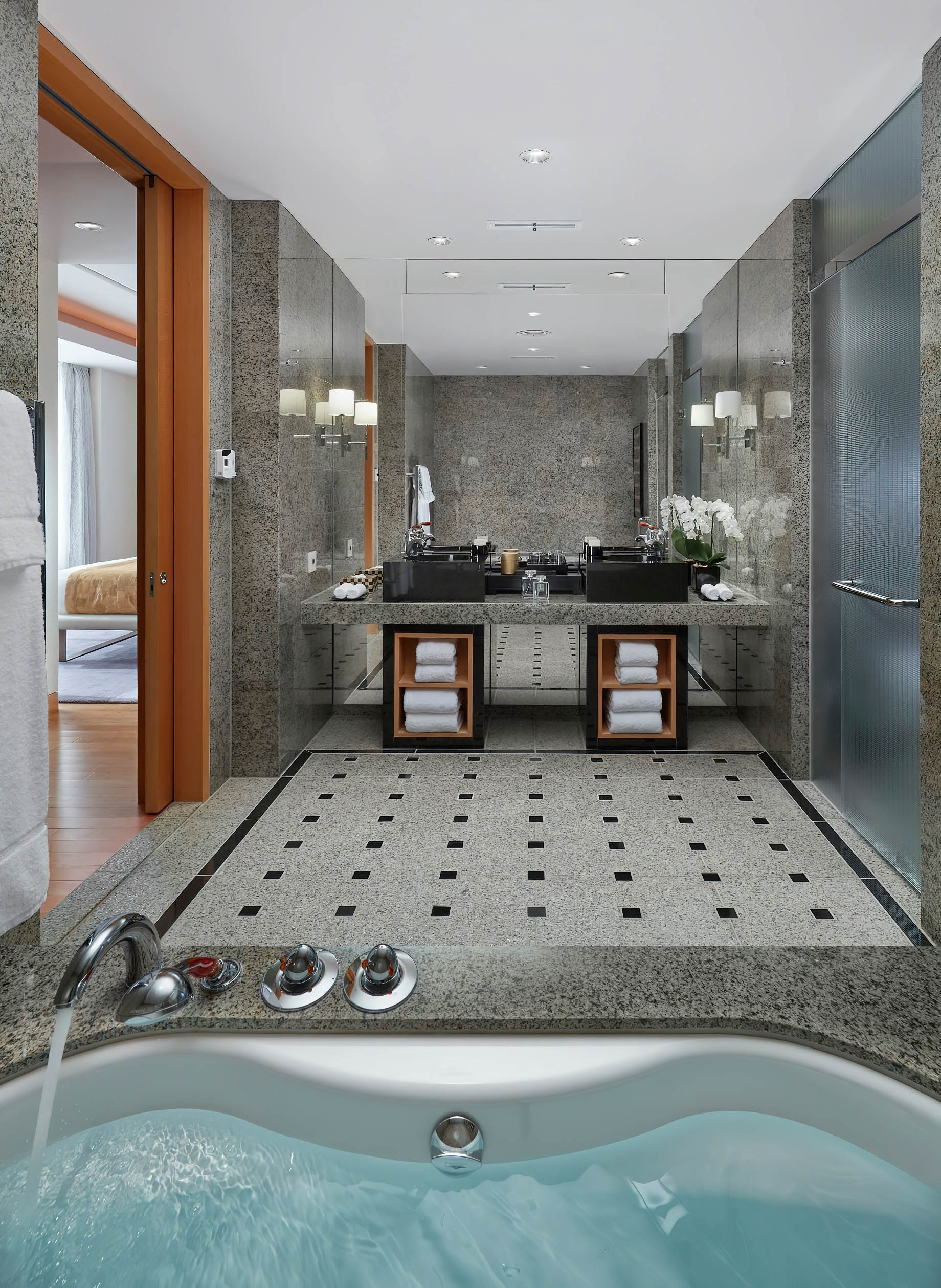 Mandarin Oriental, Tokyo Hotel – Tokyo, Japan – Executive Suite Bathroom