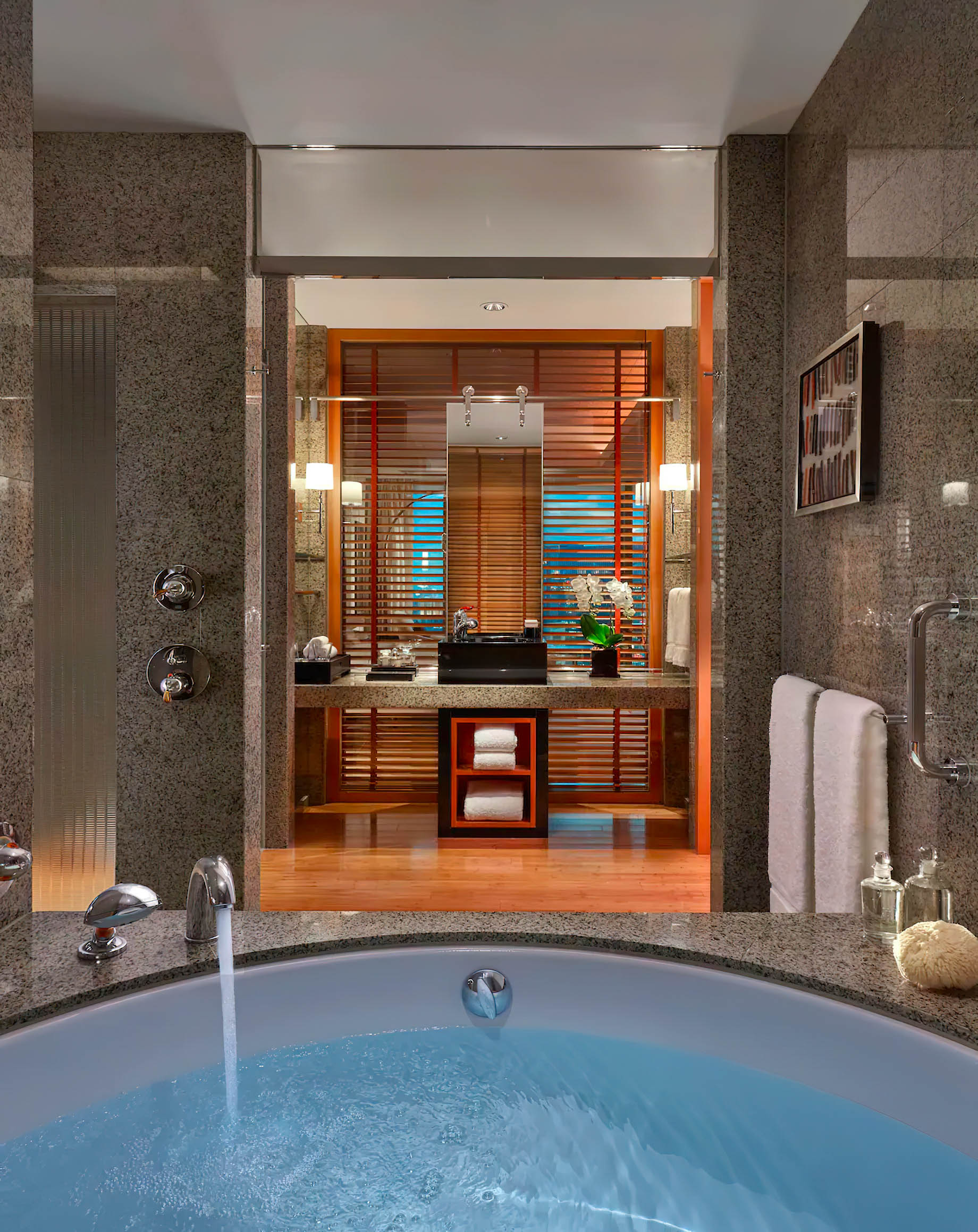 Mandarin Oriental, Tokyo Hotel - Tokyo, Japan - Guest Bathroom