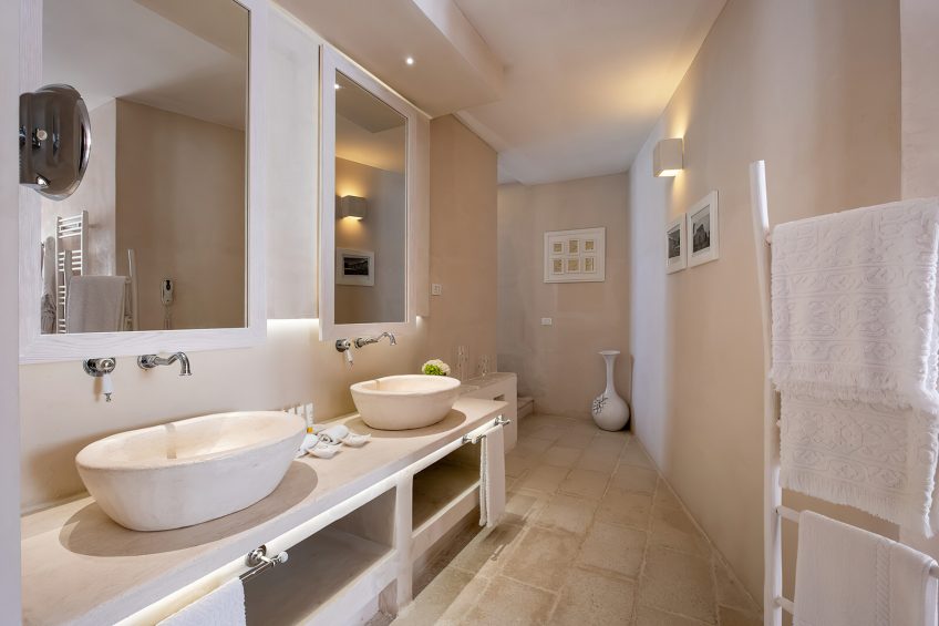 Baglioni Masseria Muzza Hotel - Puglia, Italy - Deluxe Suite Bathroom
