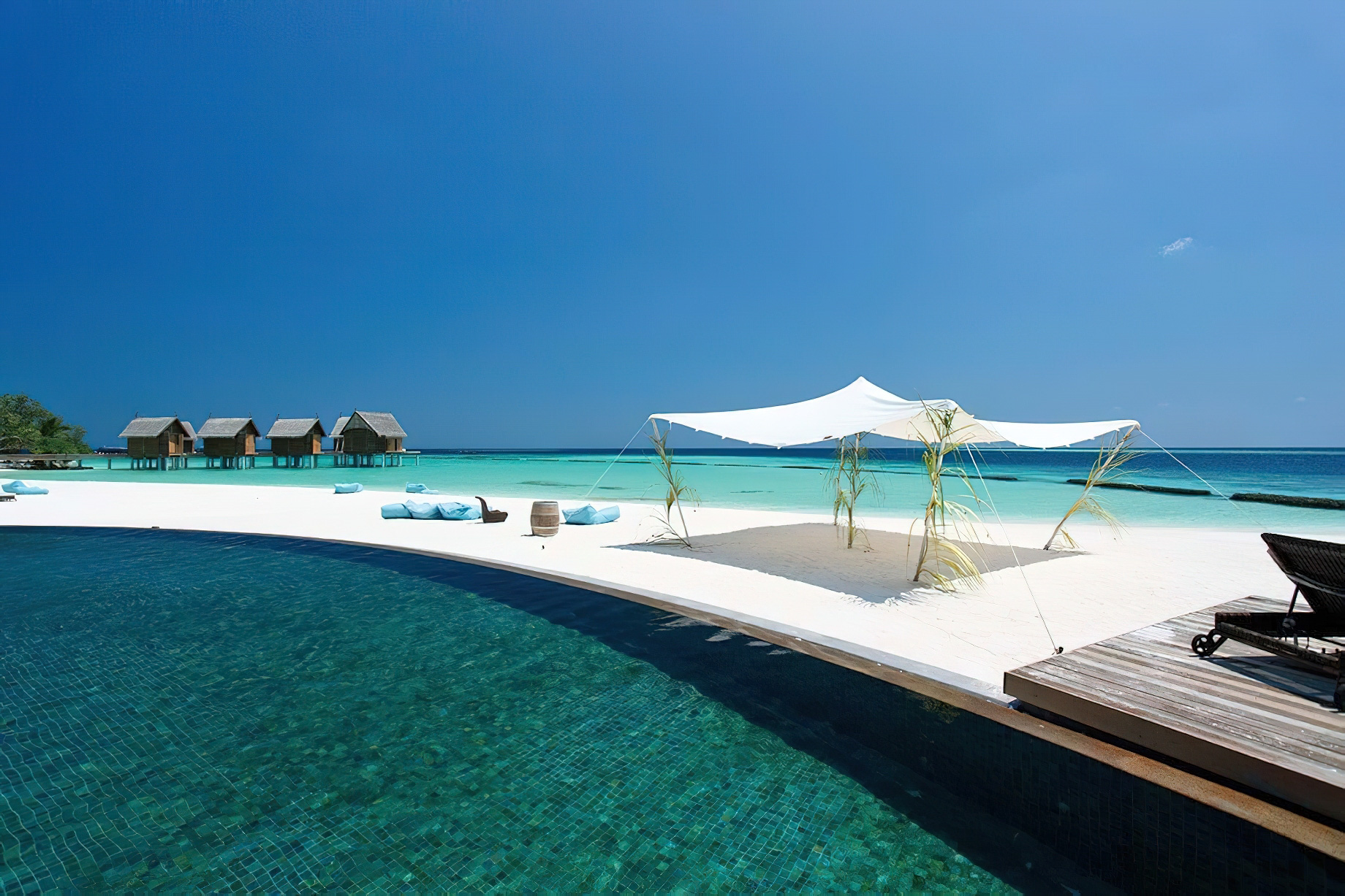 Constance Moofushi Resort – South Ari Atoll, Maldives – Pool Ocean View