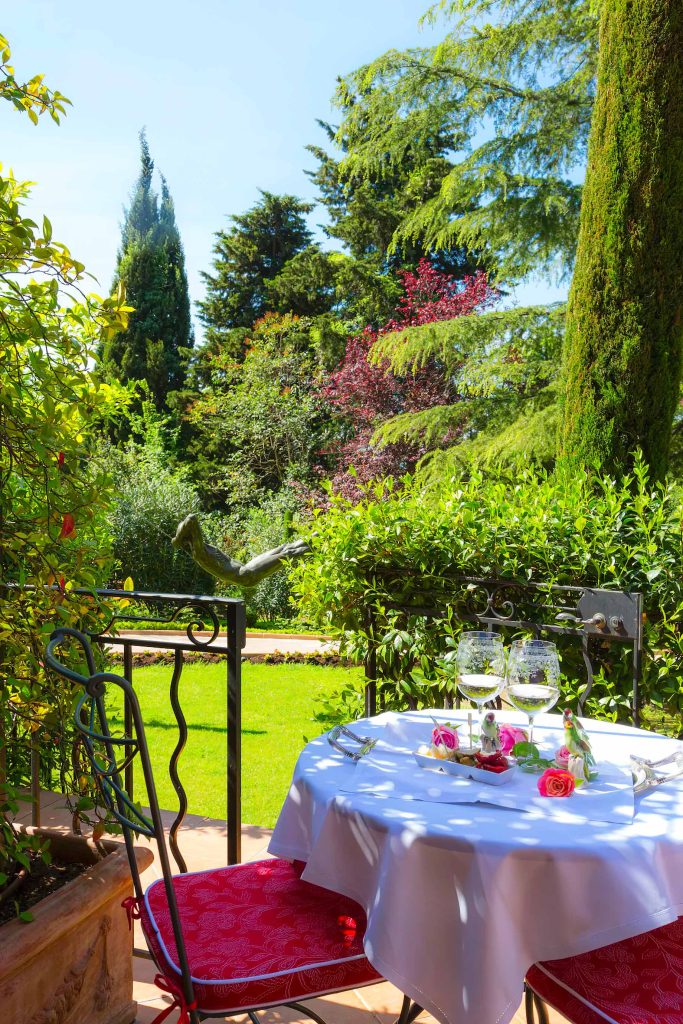 Villa Gallici Relais Châteaux Hotel - Aix-en-Provence, France - Garden View Dining