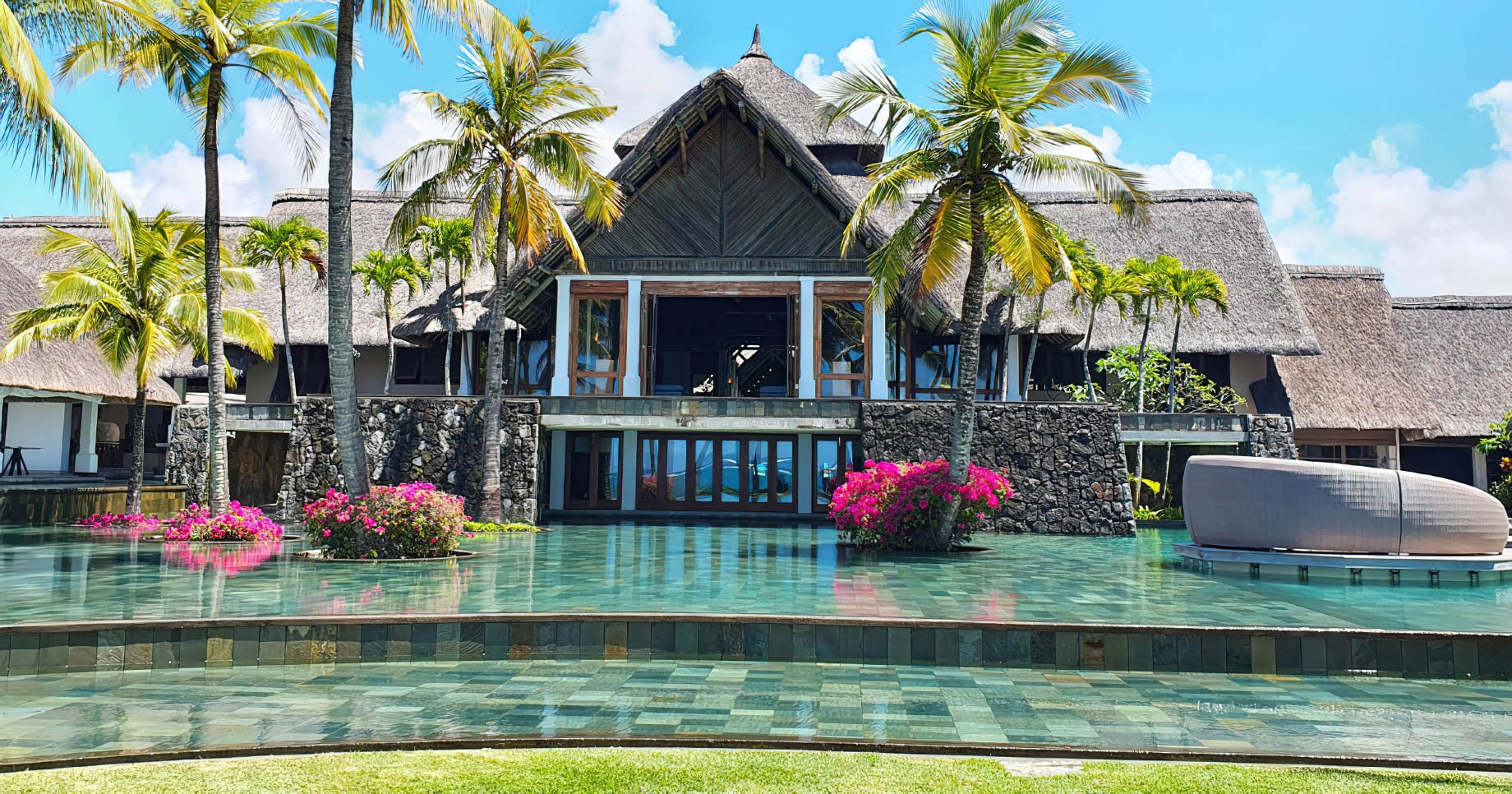Constance Belle Mare Plage Resort – Mauritius – Lobby Exterior Reflection Pool