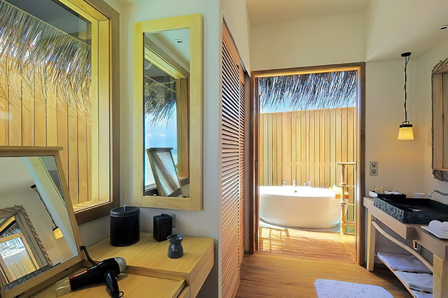 Constance Moofushi Resort – South Ari Atoll, Maldives – Senior Water Villa Bathroom