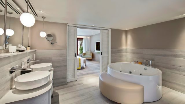 Constance Belle Mare Plage Resort - Mauritius - Guest Room Bathroom