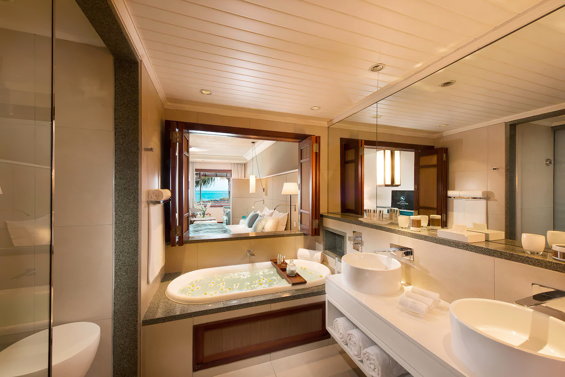 Constance Belle Mare Plage Resort – Mauritius – Junior Suite Beachfront Bathroom