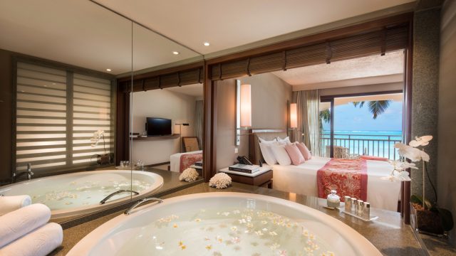 Constance Belle Mare Plage Resort - Mauritius - Deluxe Suite Sea Facing Bathroom