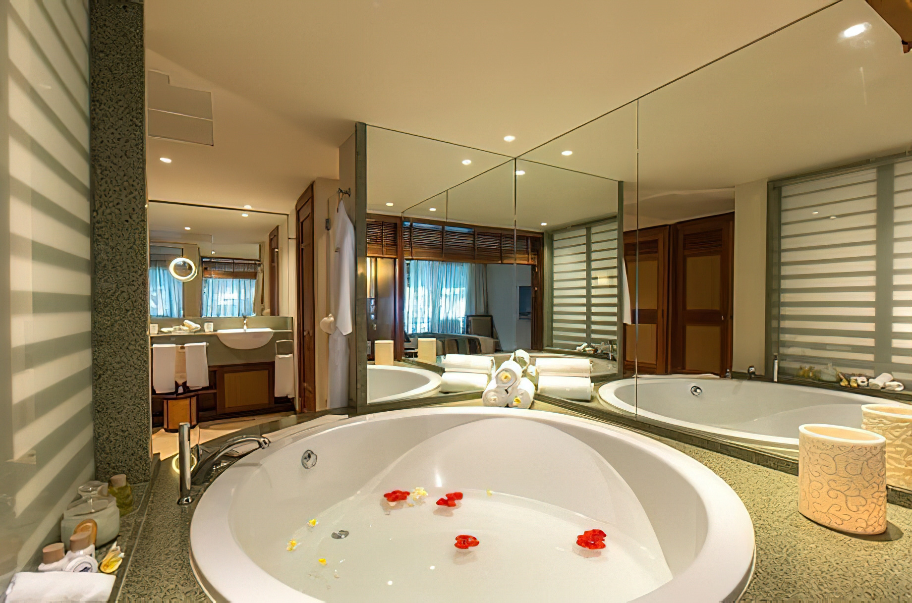 Constance Belle Mare Plage Resort – Mauritius – Deluxe Suite Sea Facing Bathroom