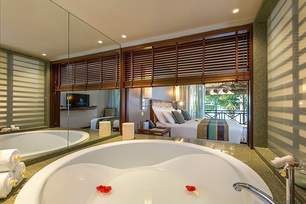 Constance Belle Mare Plage Resort - Mauritius - Deluxe Suite Sea Facing Bathroom