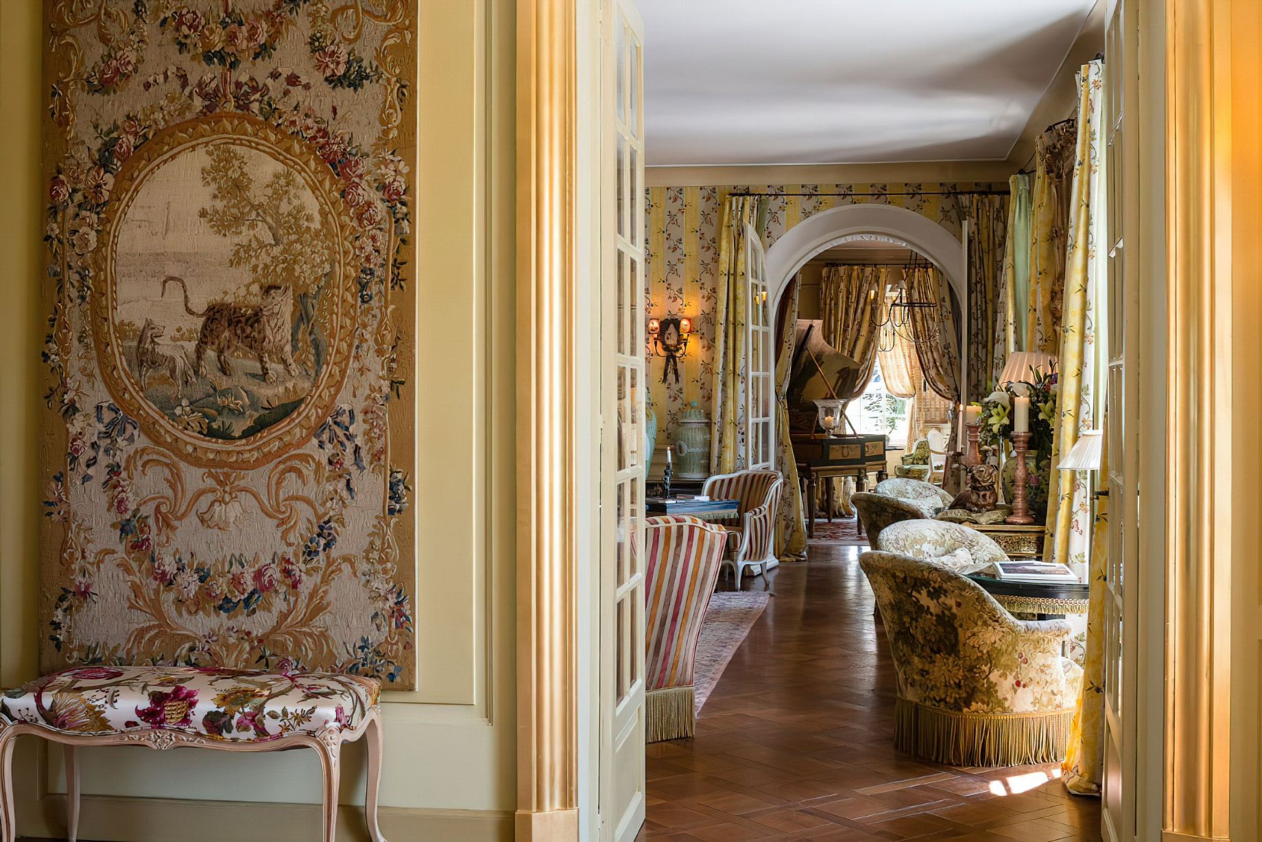 Villa Gallici Relais Châteaux Hotel - Aix-en-Provence, France - Restaurant Indoor Dining