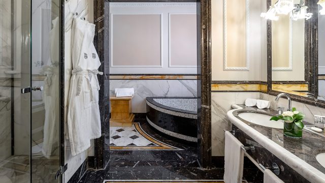 Baglioni Hotel Regina, Roma - Rome, Italy - Margherita Terrace Suite Bathroom