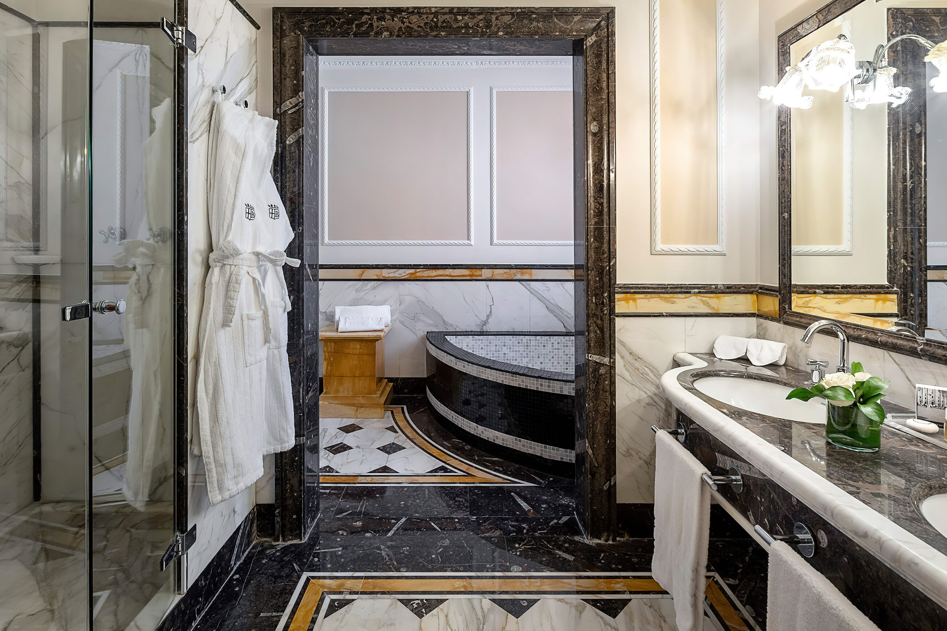 Baglioni Hotel Regina, Roma - Rome, Italy - Margherita Terrace Suite Bathroom