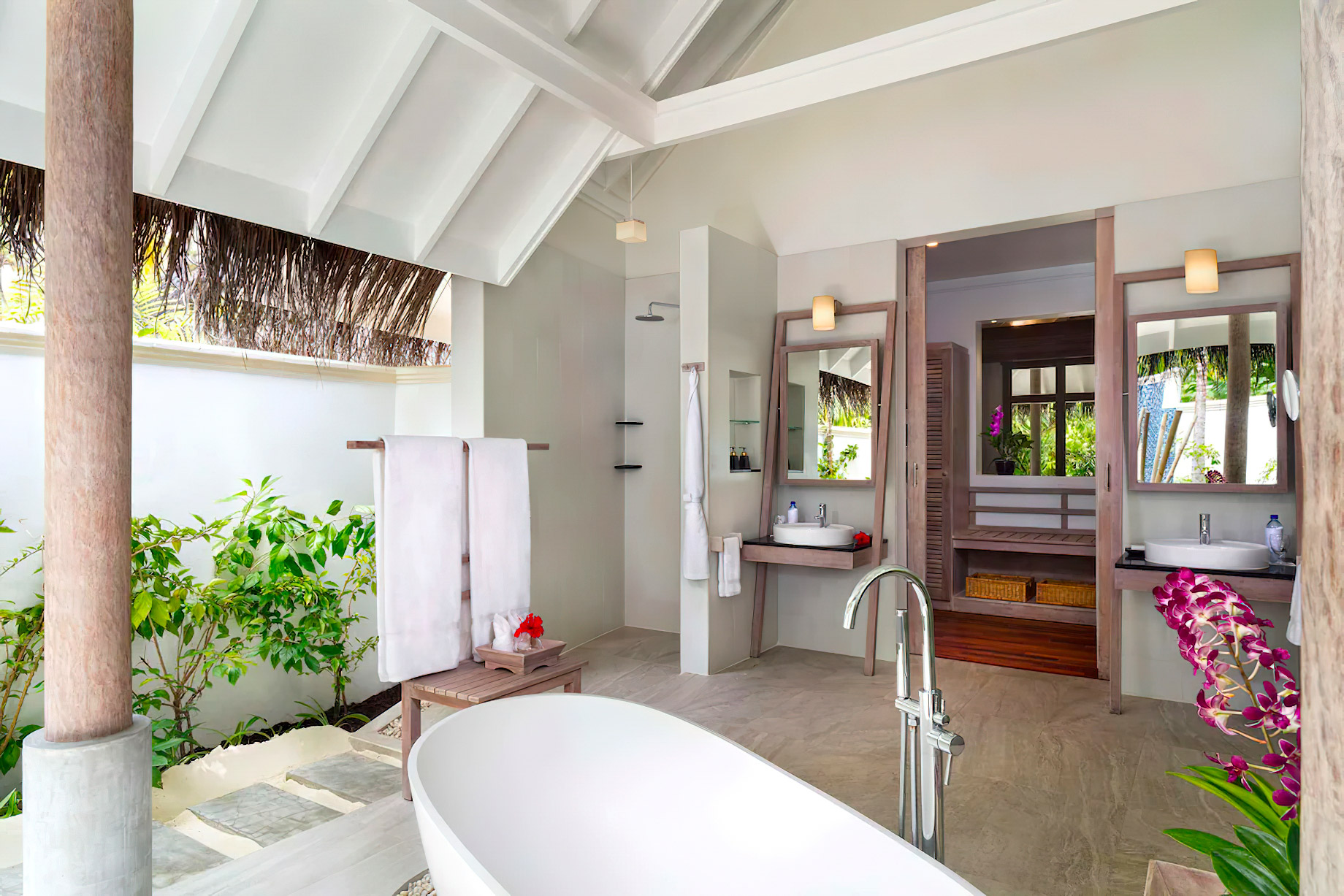 Anantara Thigu Maldives Resort – South Male Atoll, Maldives – Sunset Beach Villa Outdoor Bathroom