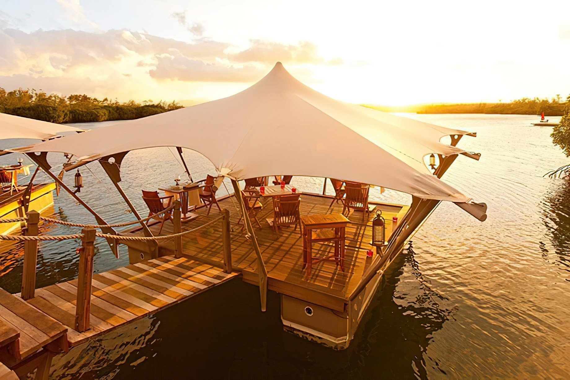 Constance Prince Maurice Resort - Mauritius - Le Barachois Overwater Restaurant Sunset