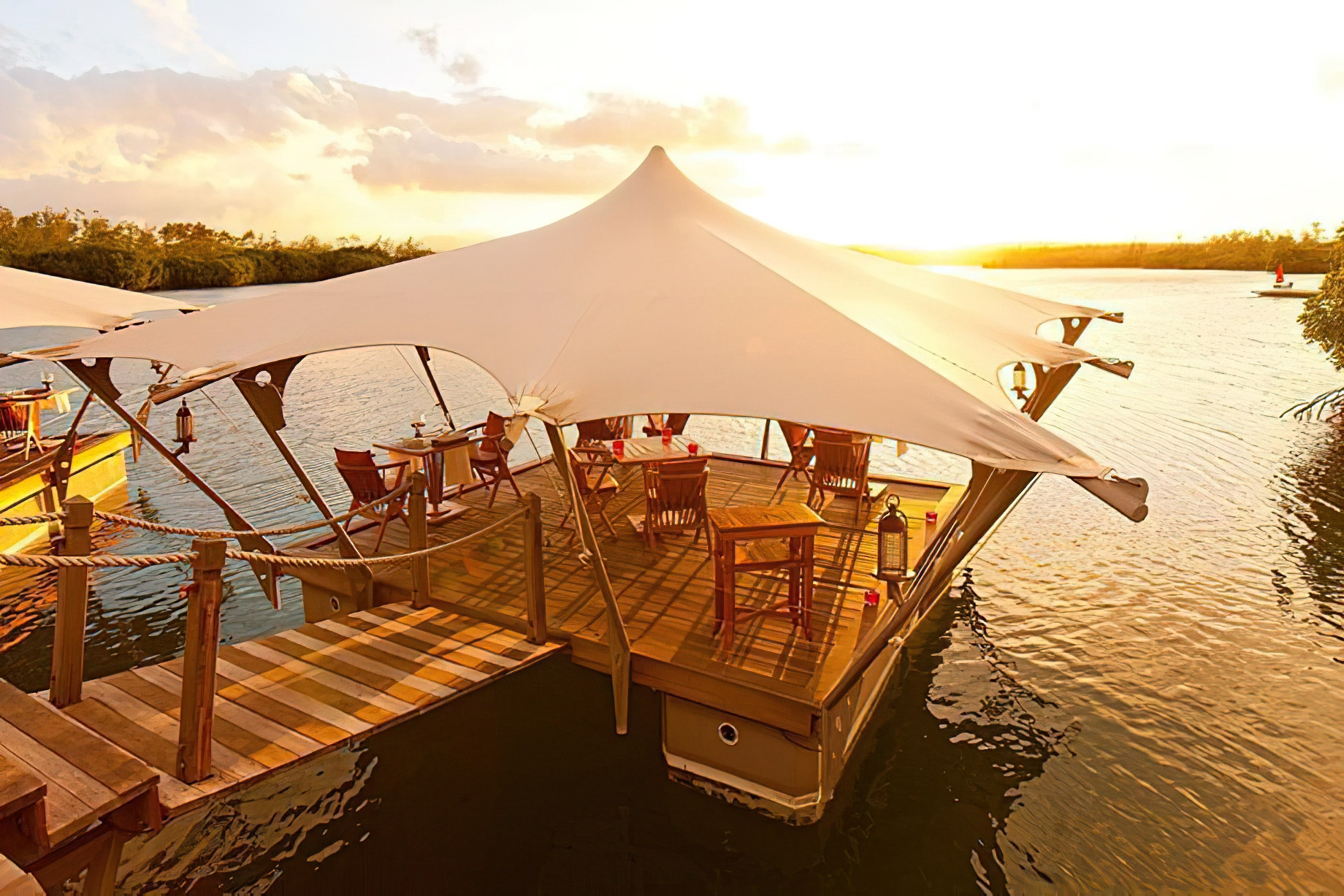 Constance Prince Maurice Resort – Mauritius – Le Barachois Overwater Restaurant Sunset