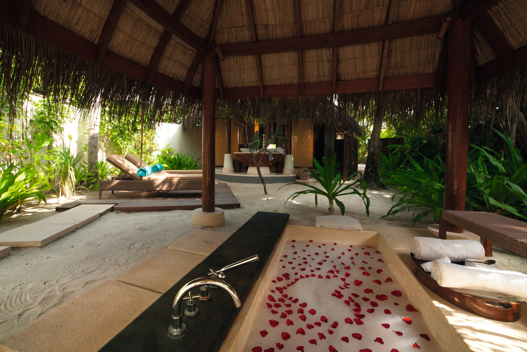 Constance Halaveli Resort – North Ari Atoll, Maldives – Single Storey Beach Villa Outdoor Bath