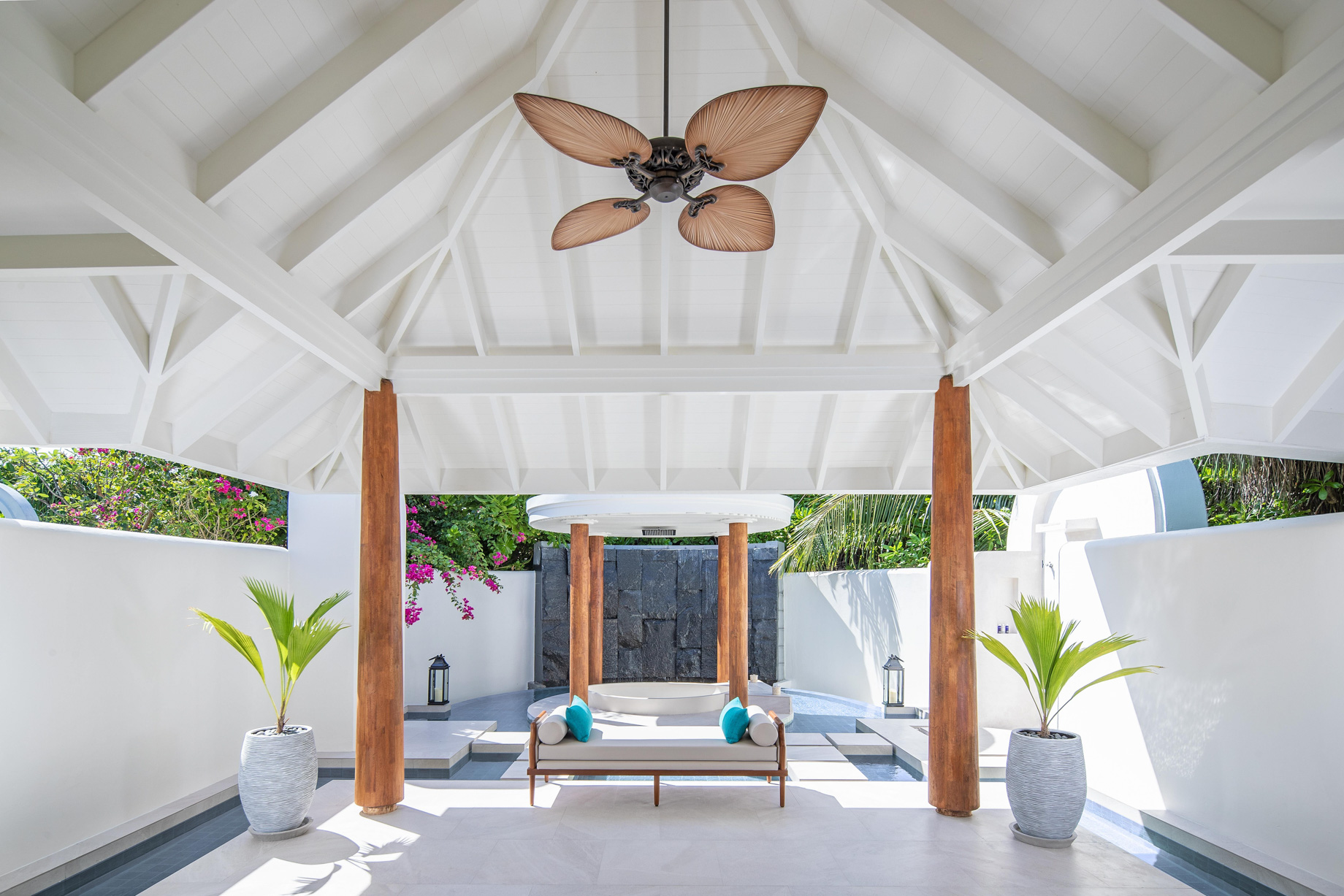 Anantara Kihavah Maldives Villas Resort – Baa Atoll, Maldives – Beach Pool Residence Outside Bathroom