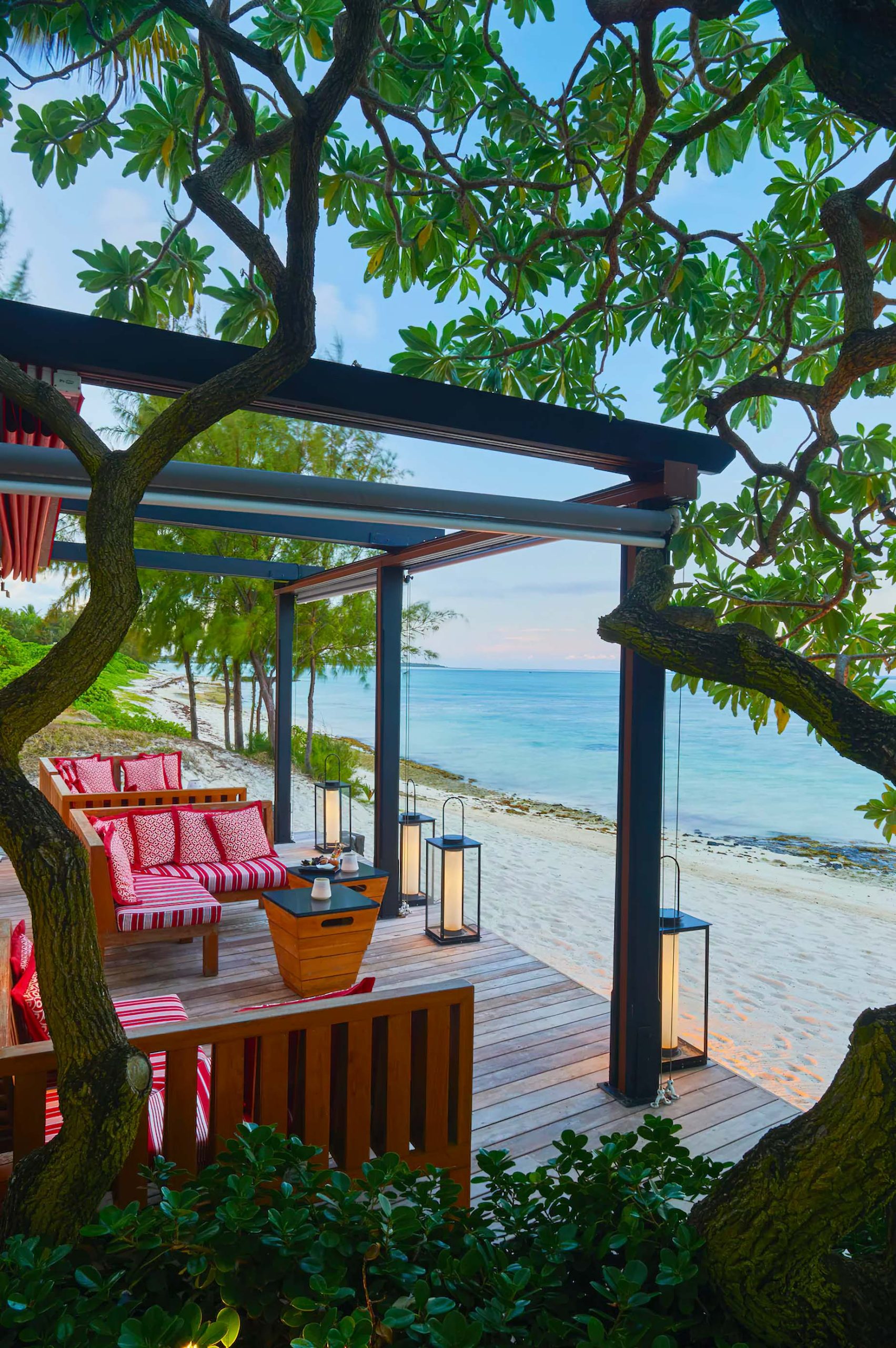 Constance Belle Mare Plage Resort – Mauritius – Beachfront Deck Dining