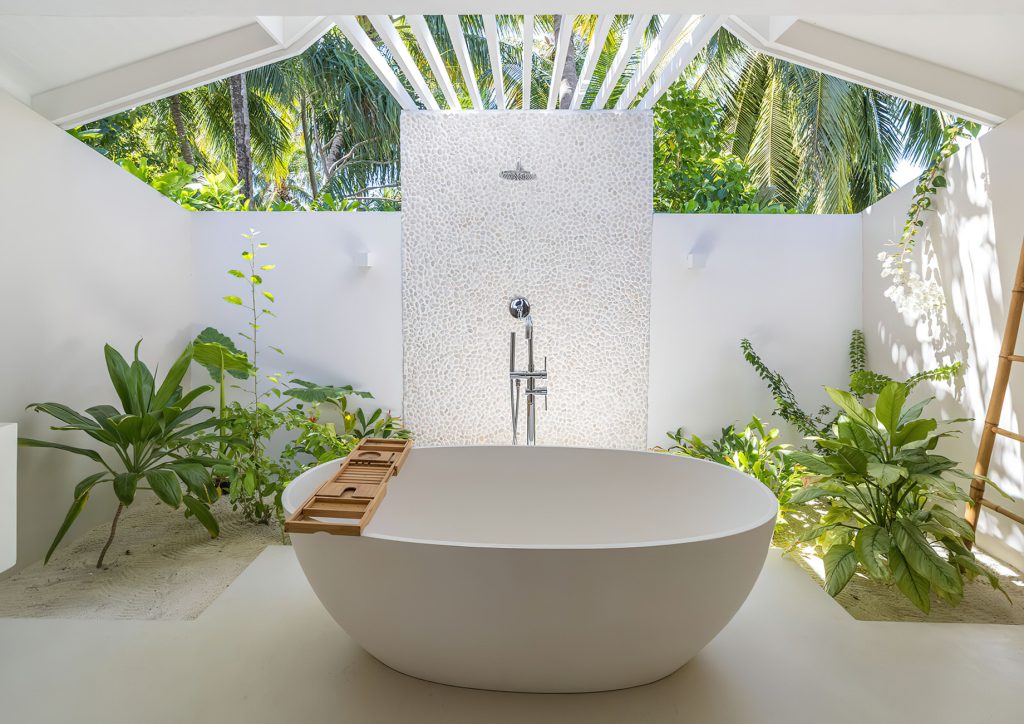 Baglioni Resort Maldives - Maagau Island, Rinbudhoo, Maldives - Beach Pool Villa Outdoor Bathroom Tub