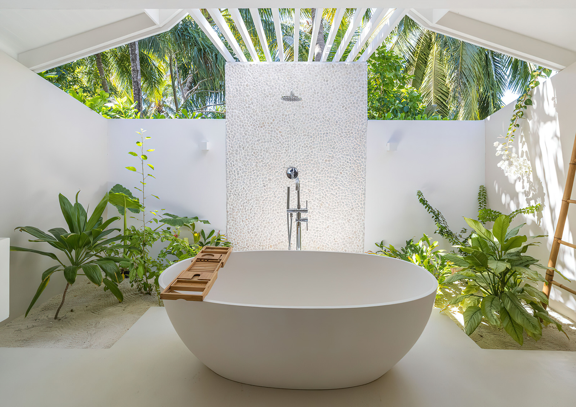 Baglioni Resort Maldives – Maagau Island, Rinbudhoo, Maldives – Beach Pool Villa Outdoor Bathroom Tub