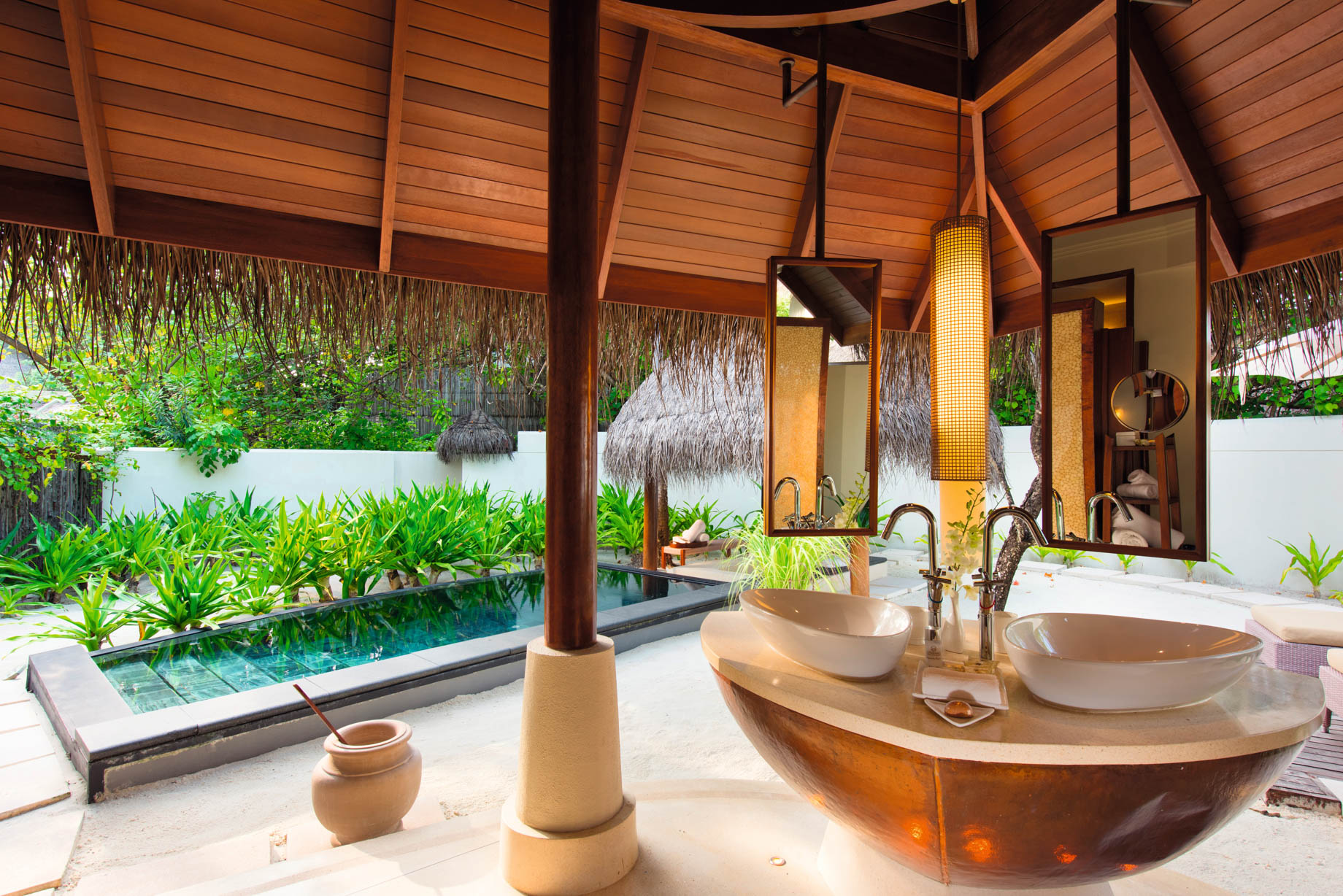 Constance Halaveli Resort – North Ari Atoll, Maldives – Family Beach Villa Outdoor Bathroom