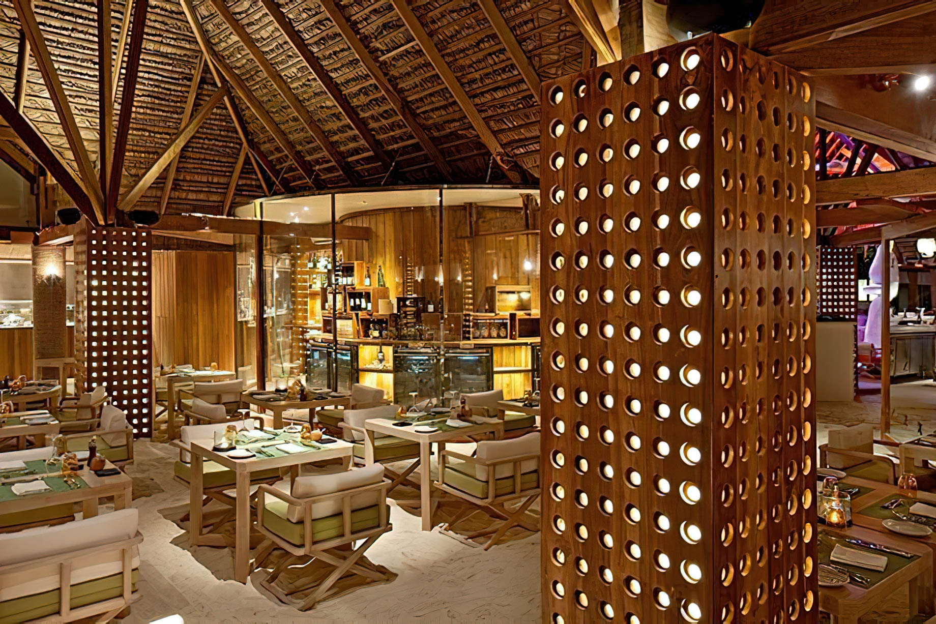 Constance Moofushi Resort – South Ari Atoll, Maldives – Manta Restaurant