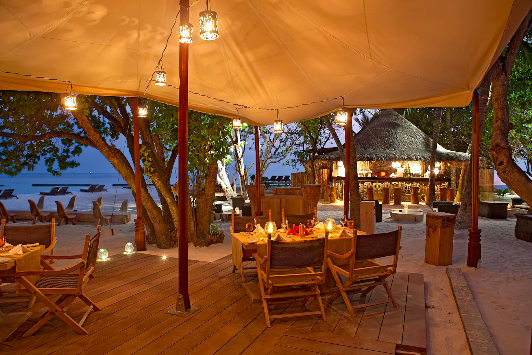 Constance Moofushi Resort – South Ari Atoll, Maldives – Alizee Beach Restaurant Outdoor Dining