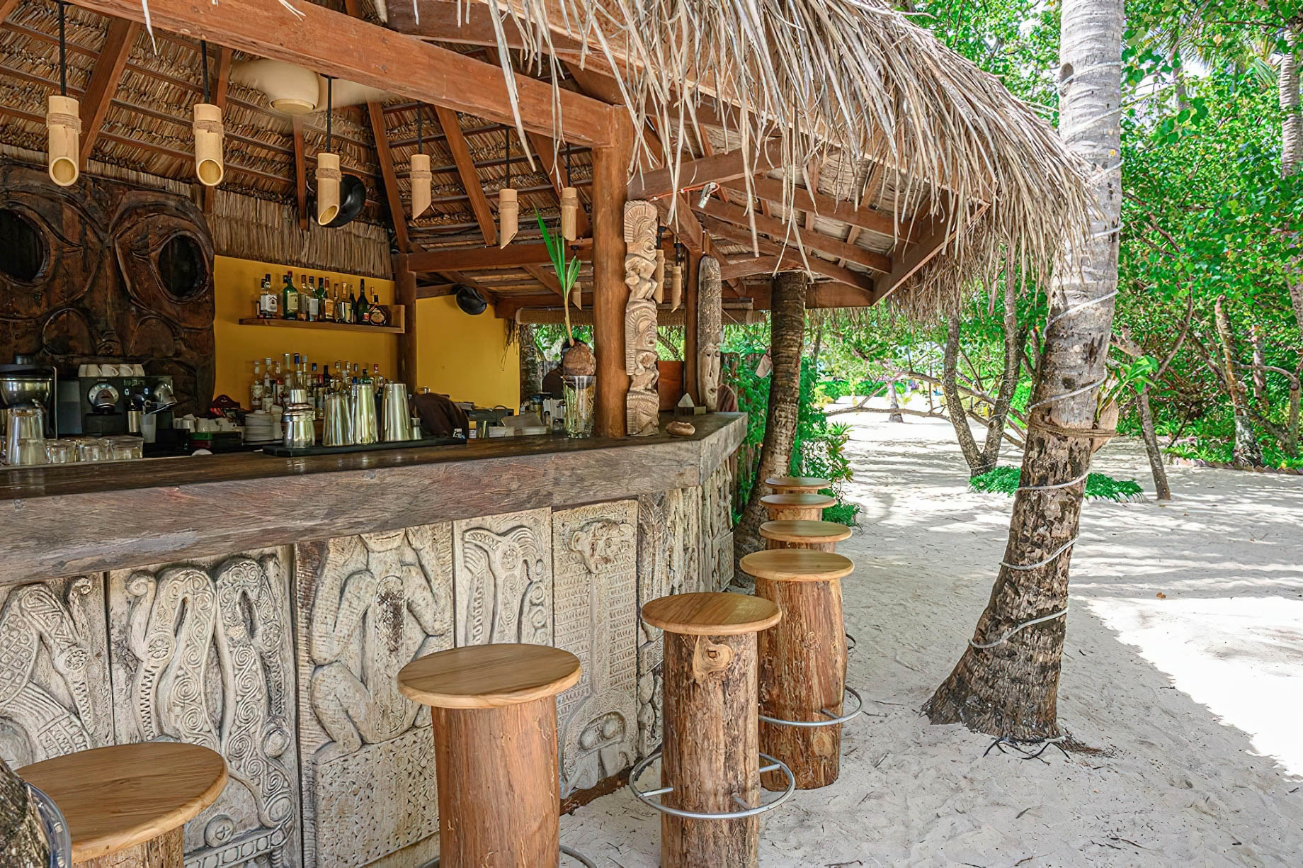 Constance Moofushi Resort – South Ari Atoll, Maldives – Totem Bar