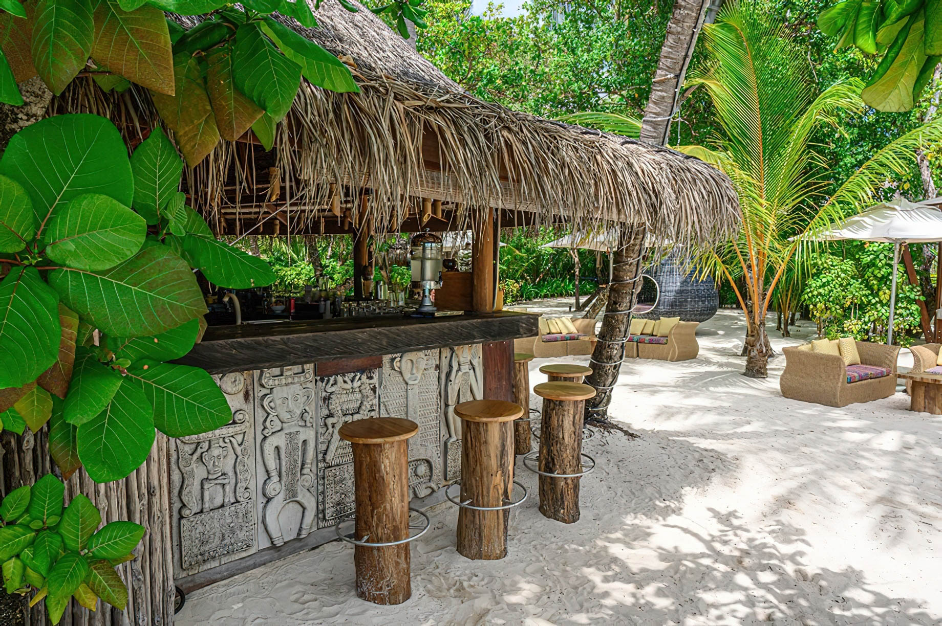 Constance Moofushi Resort – South Ari Atoll, Maldives – Totem Bar