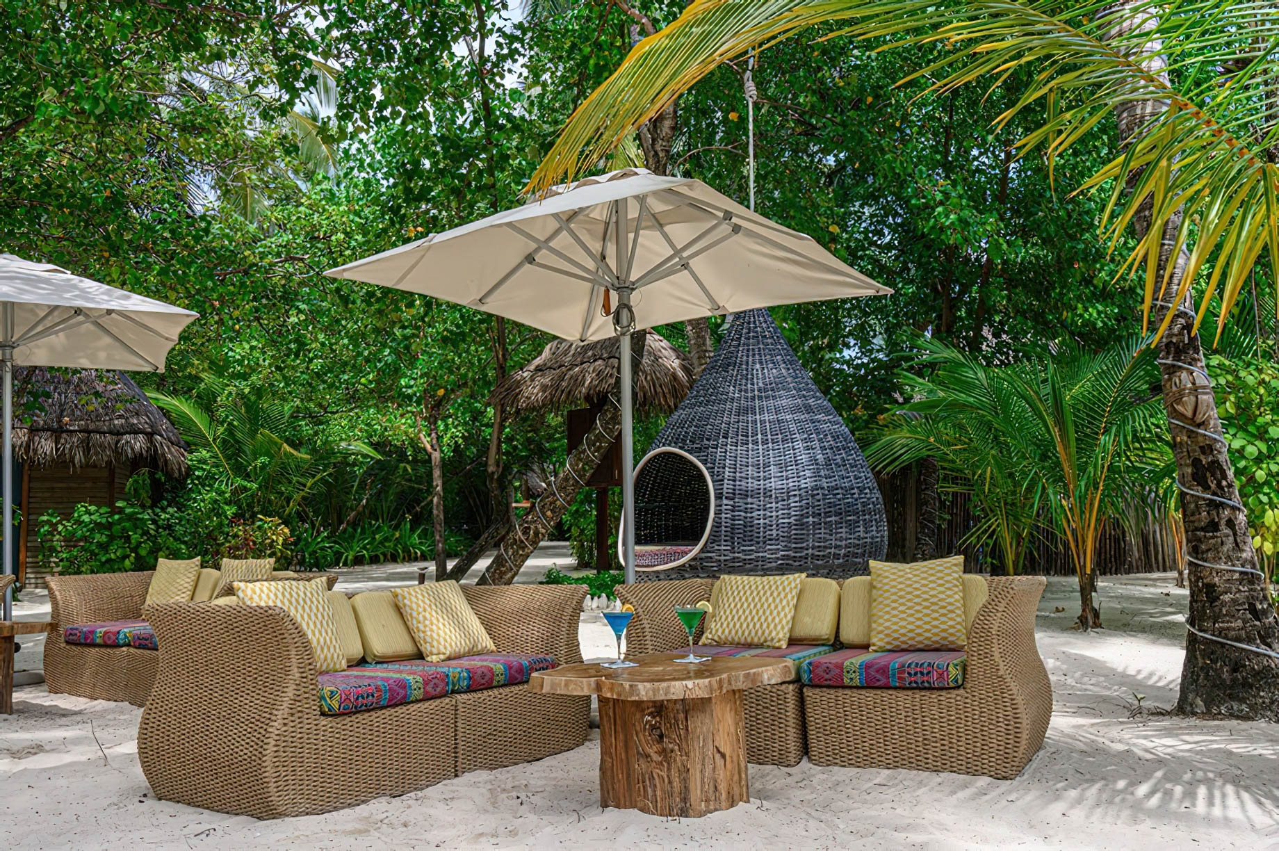 Constance Moofushi Resort - South Ari Atoll, Maldives - Totem Bar