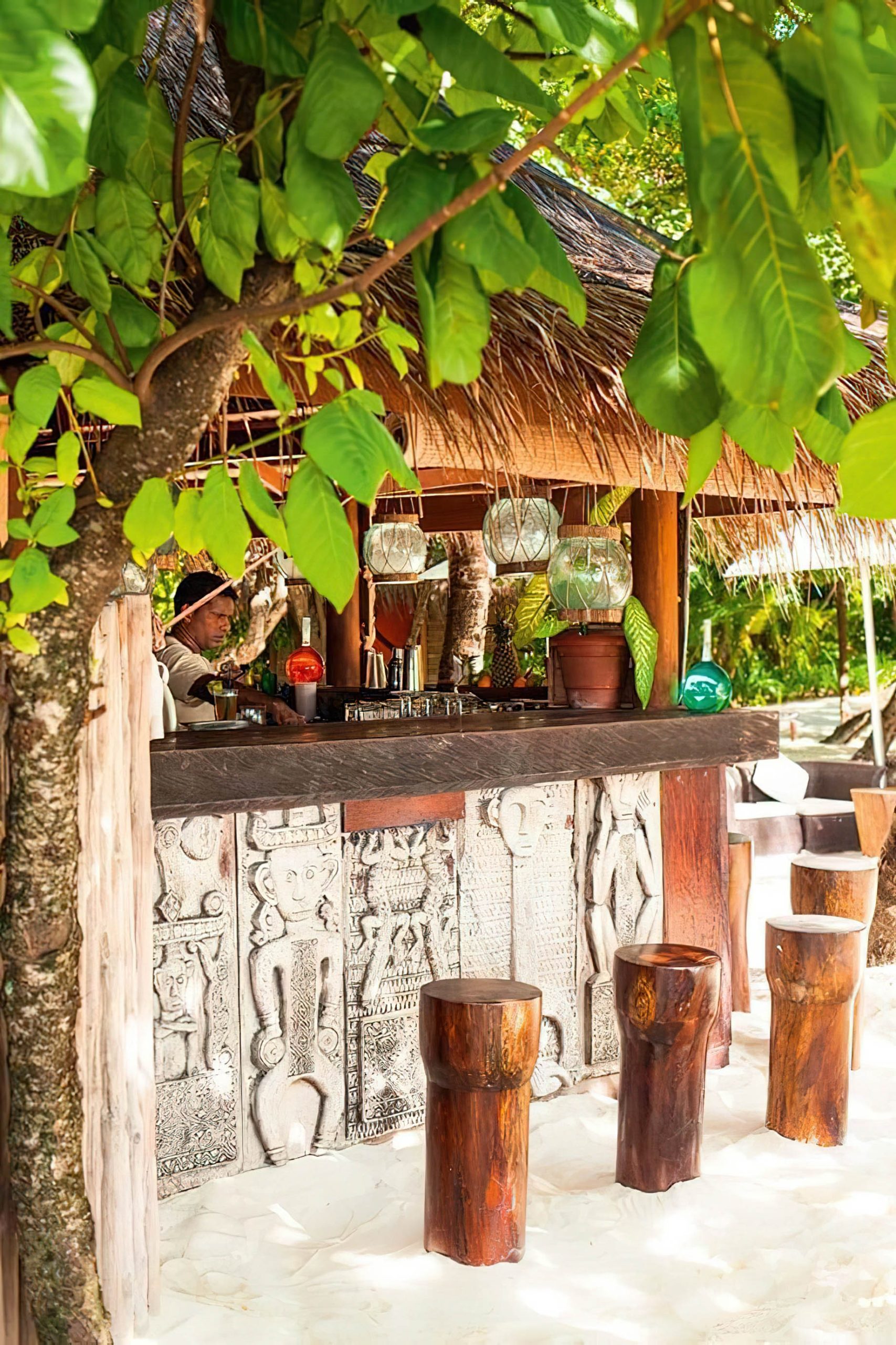 Constance Moofushi Resort – South Ari Atoll, Maldives – Totem Bar