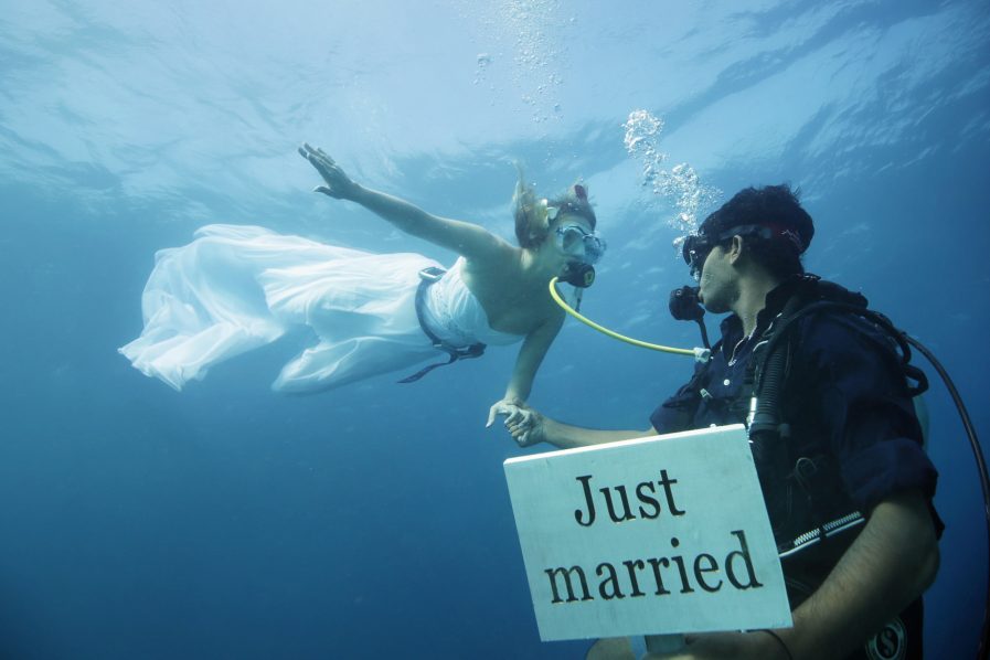 Anantara Kihavah Maldives Villas Resort - Baa Atoll, Maldives - Underwater Wedding