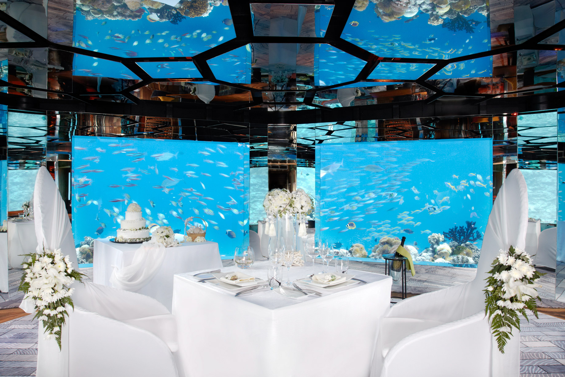 Anantara Kihavah Maldives Villas Resort – Baa Atoll, Maldives – SEA Underwater Restaurant Wedding