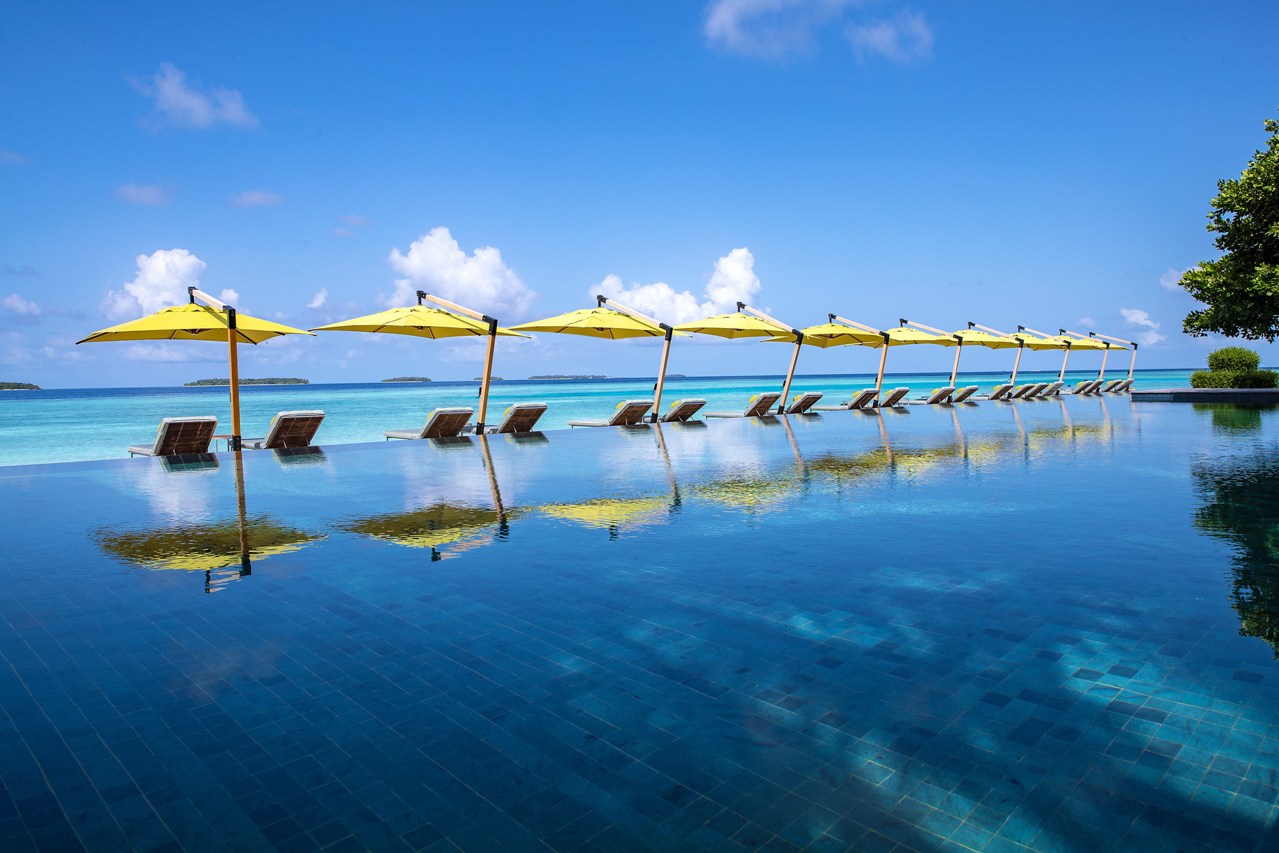 Anantara Kihavah Maldives Villas Resort – Baa Atoll, Maldives – Manzaru Restaurant Pool View