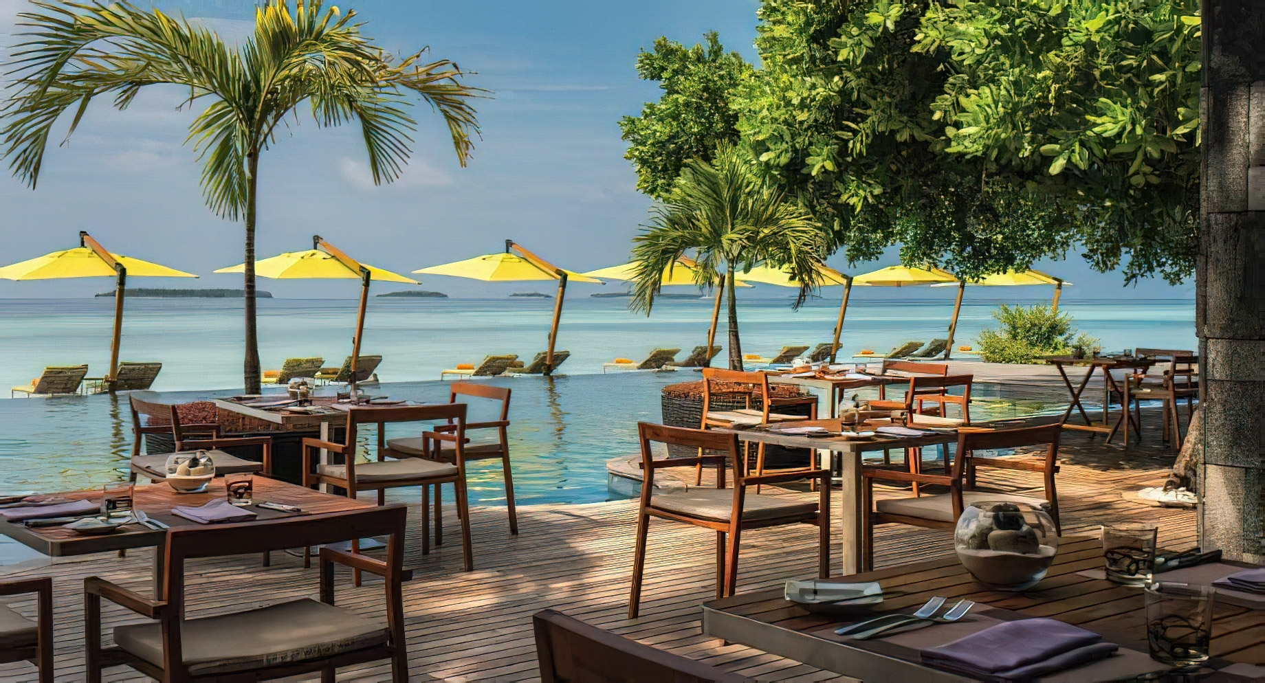 Anantara Kihavah Maldives Villas Resort - Baa Atoll, Maldives - Manzaru Restaurant Poolside Dining