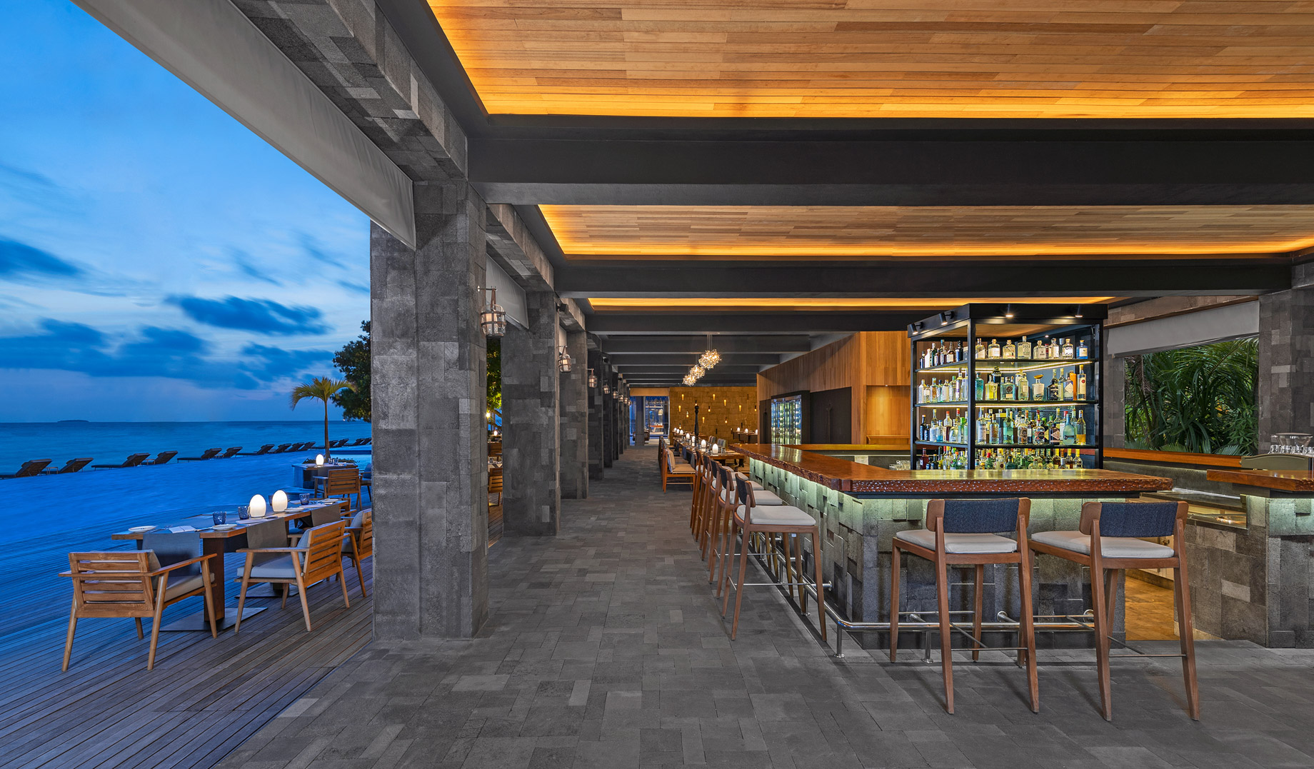 Anantara Kihavah Maldives Villas Resort – Baa Atoll, Maldives – Manzaru Restaurant Bar