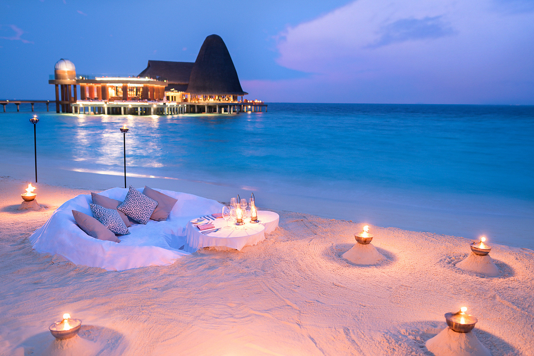 Anantara Kihavah Maldives Villas Resort – Baa Atoll, Maldives – Dining by Design Sand Table Dining Sunset