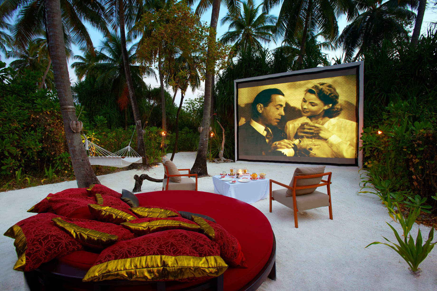 Anantara Kihavah Maldives Villas Resort – Baa Atoll, Maldives – Beach Cinema