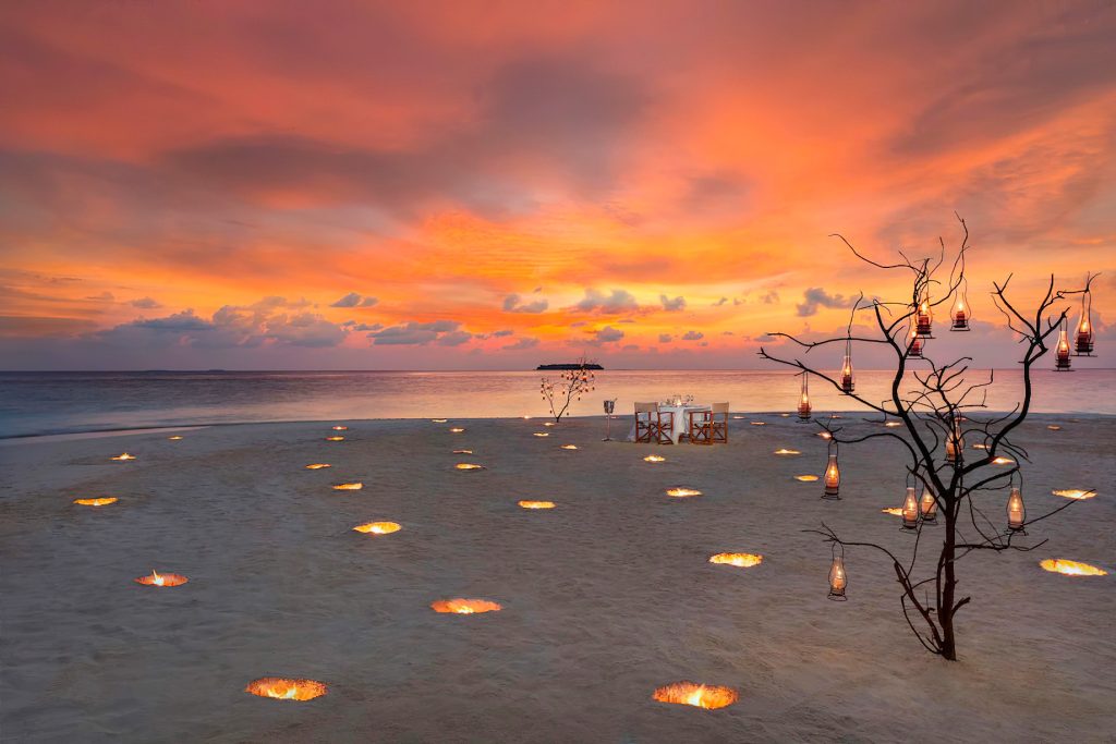 Anantara Kihavah Maldives Villas Resort - Baa Atoll, Maldives - Beach Dining Sunset