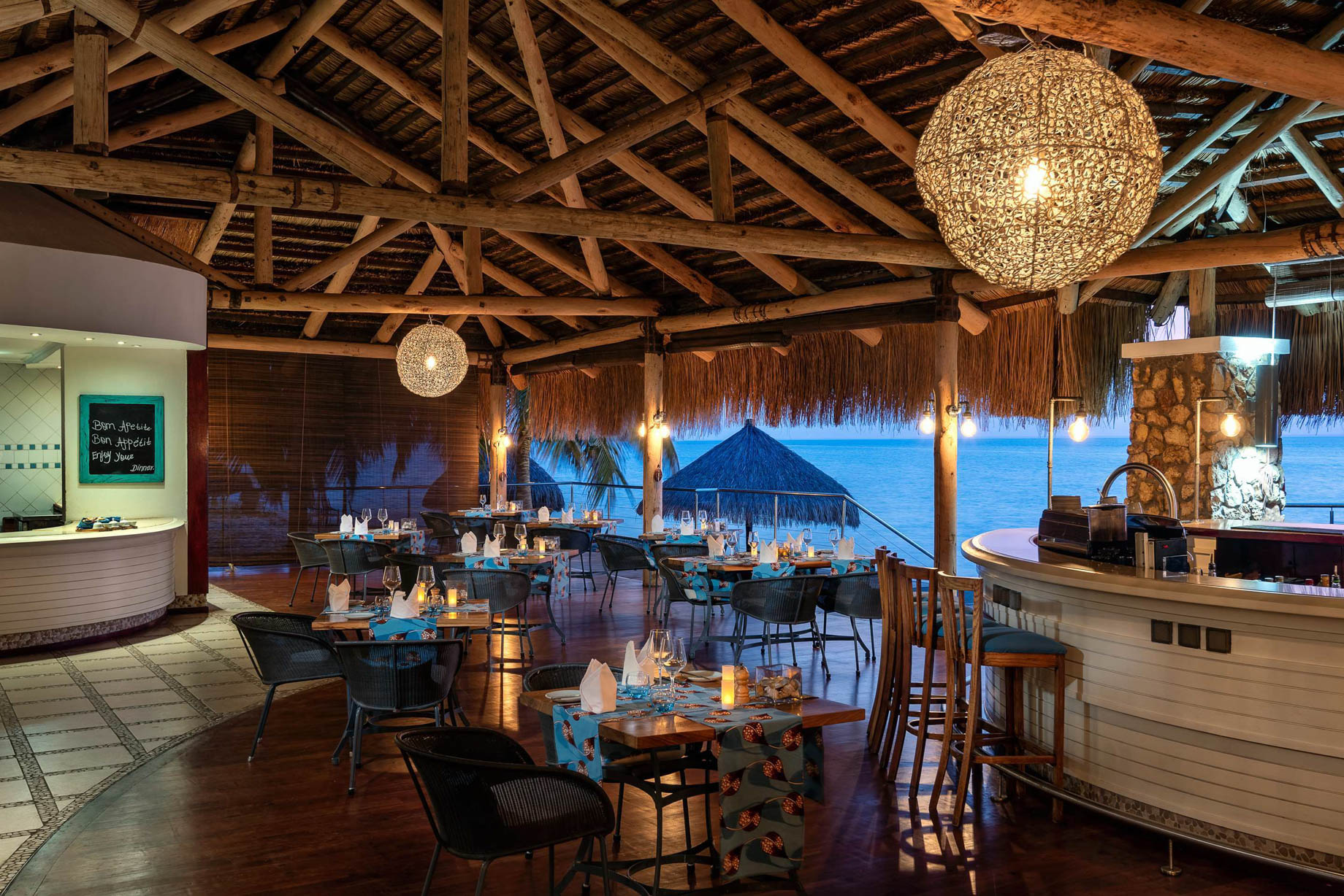 Anantara Bazaruto Island Resort – Mozambique – Clube Naval Restaurant