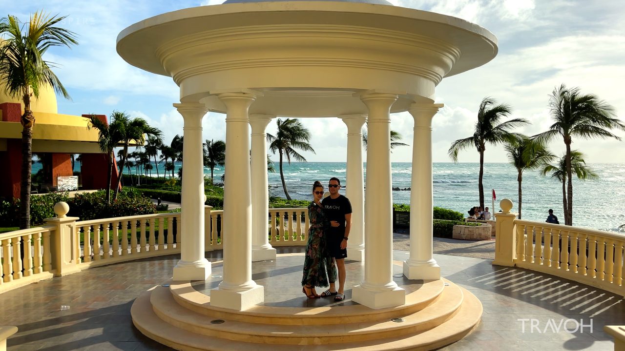 Tropical Resort Lifestyle - Pool & Beach - Waves - Barcelo Maya Riviera Hotels - Mexico - Travel