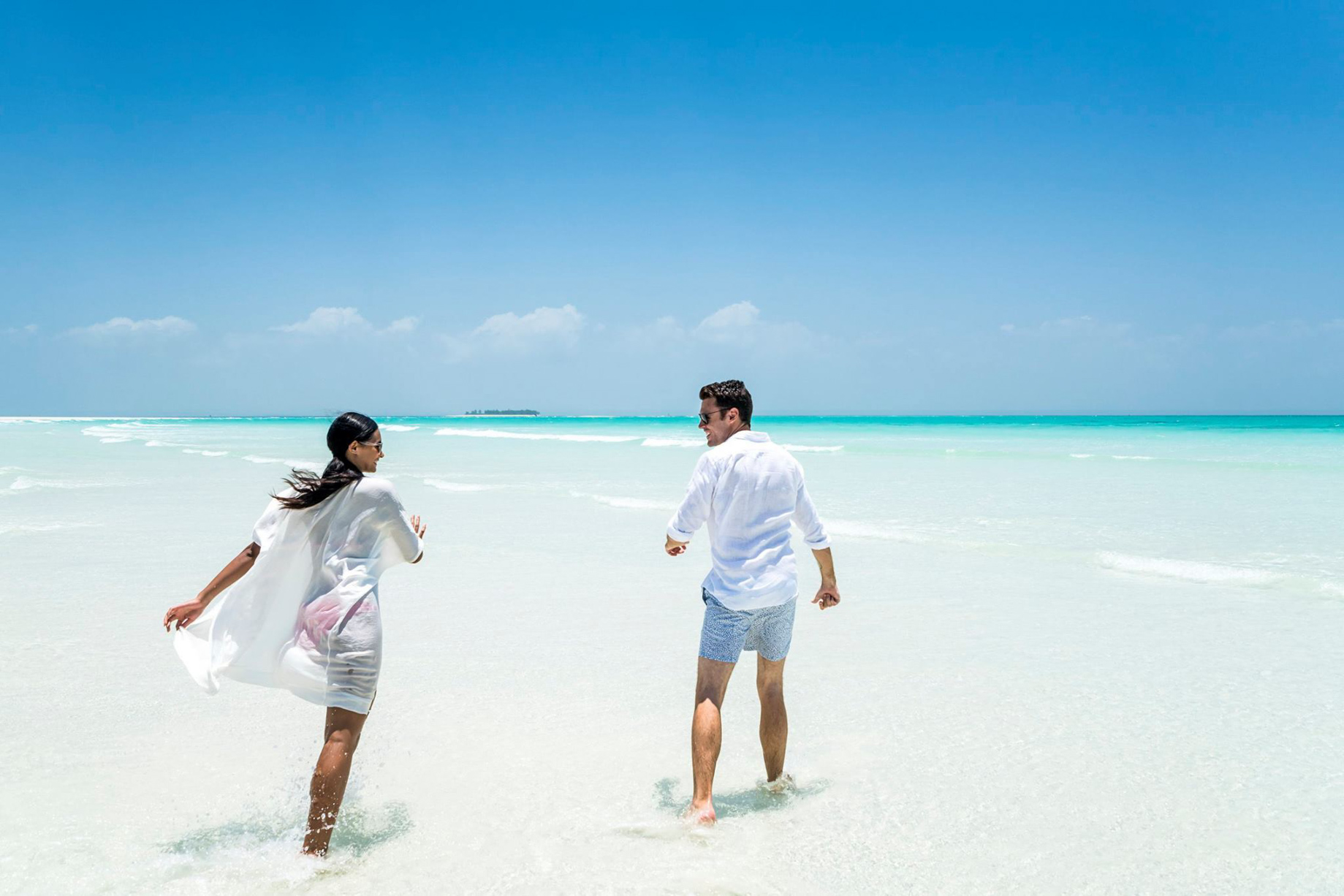 Anantara Medjumbe Island Resort - Mozambique - Couple on Beach