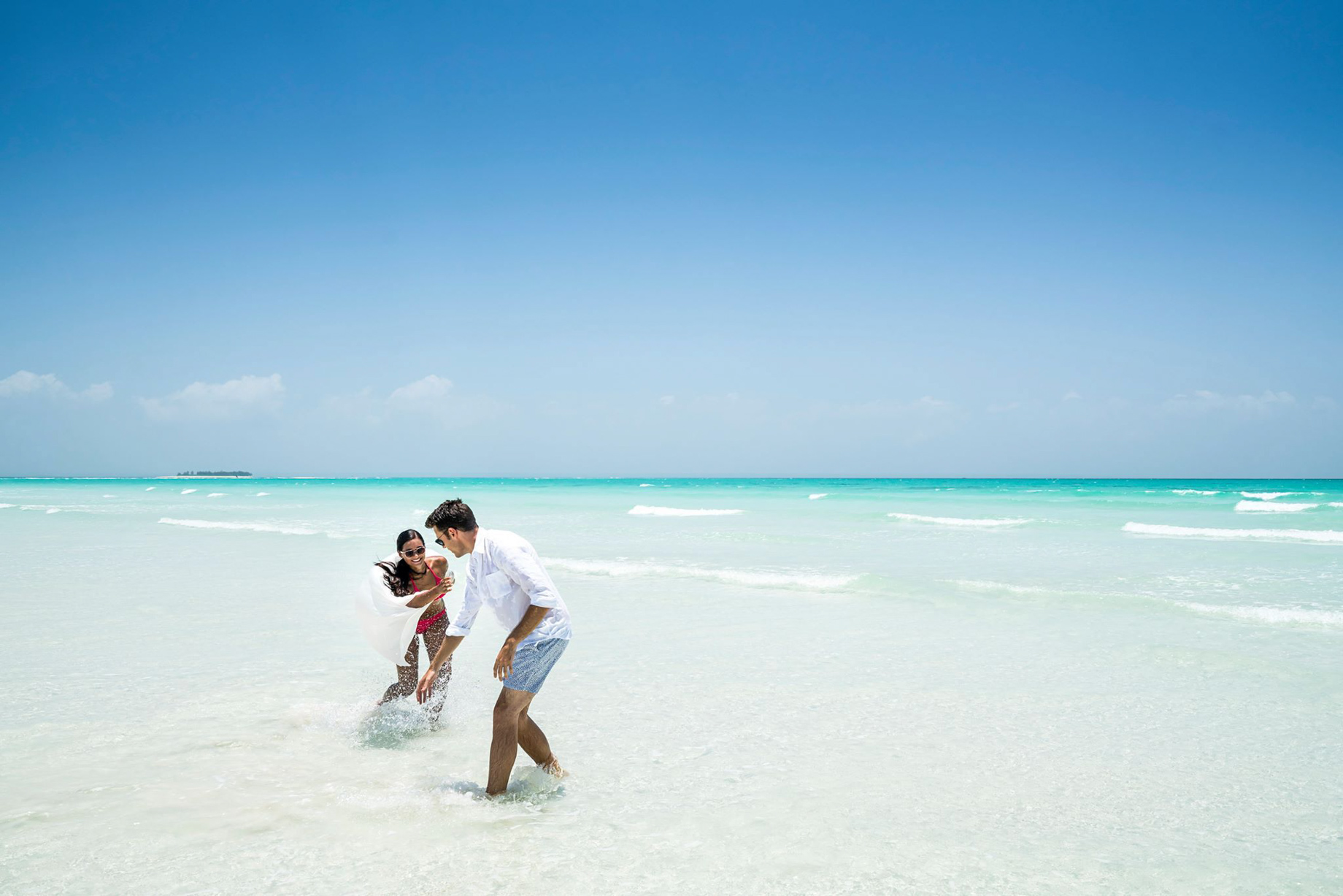 Anantara Medjumbe Island Resort - Mozambique - Couple on Beach
