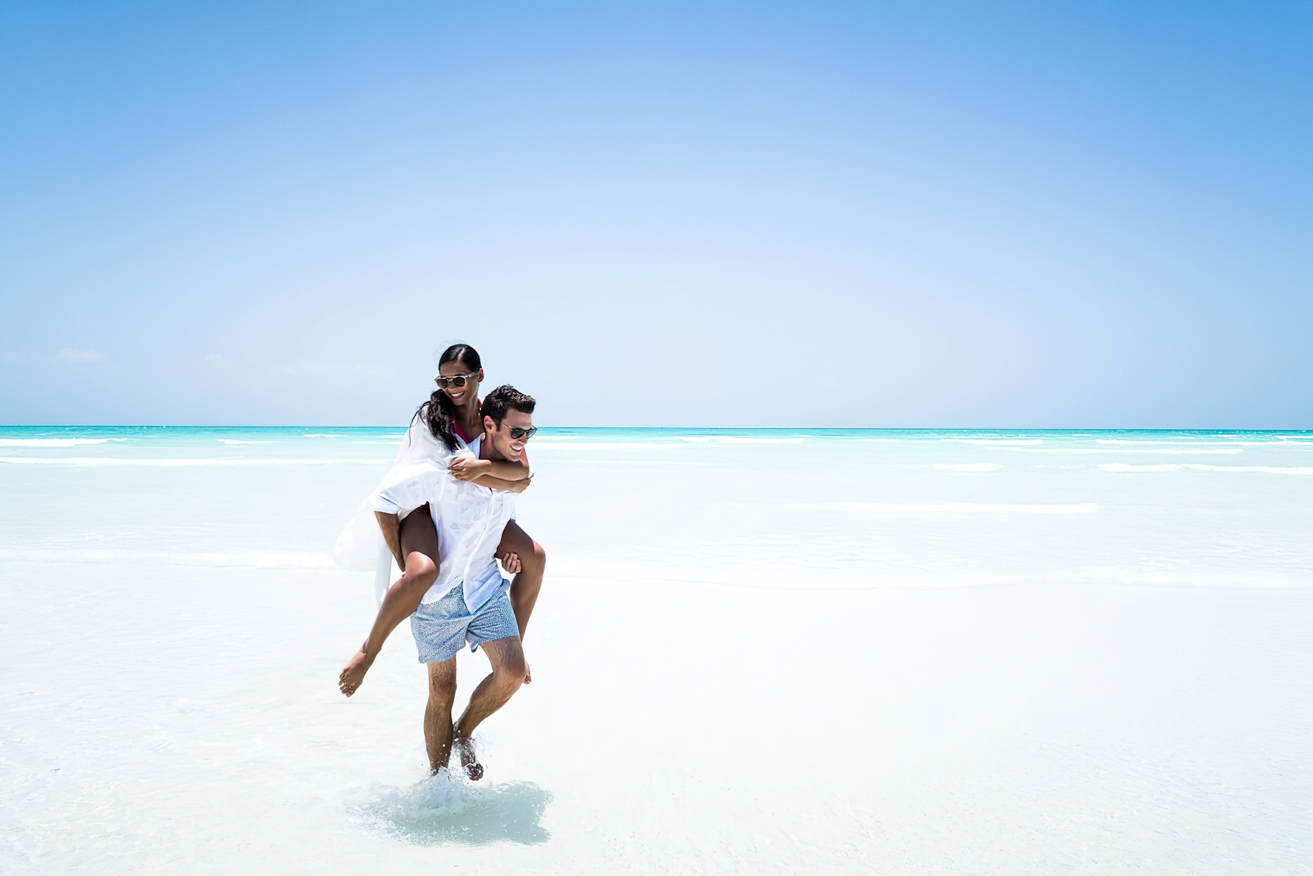 Anantara Medjumbe Island Resort - Mozambique - Couple on Beach