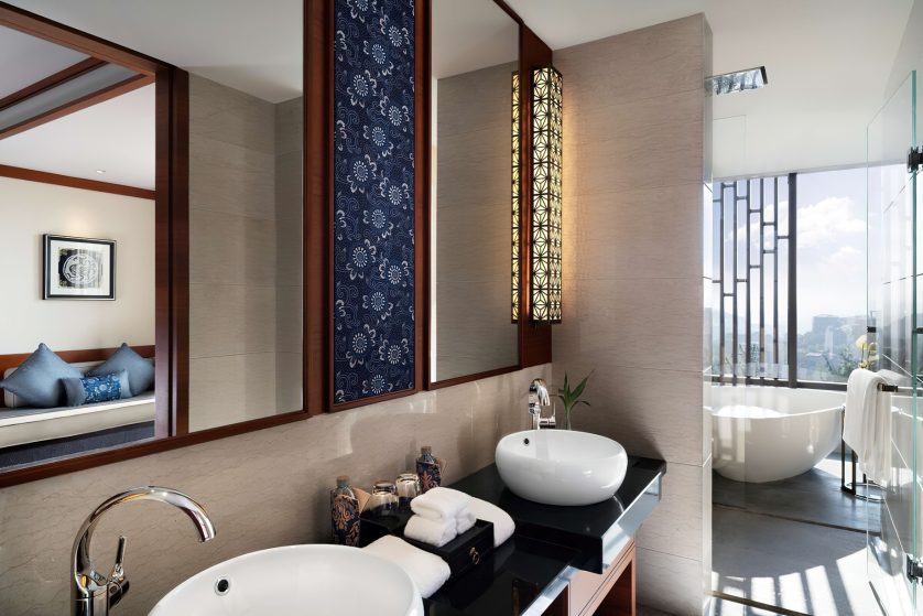 Anantara Guiyang Resort - Guiyang, China - Deluxe Bathroom