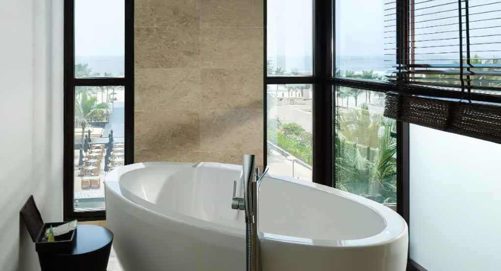 Al Baleed Resort Salalah by Anantara - Oman - Deluxe Sunset View Bathroom