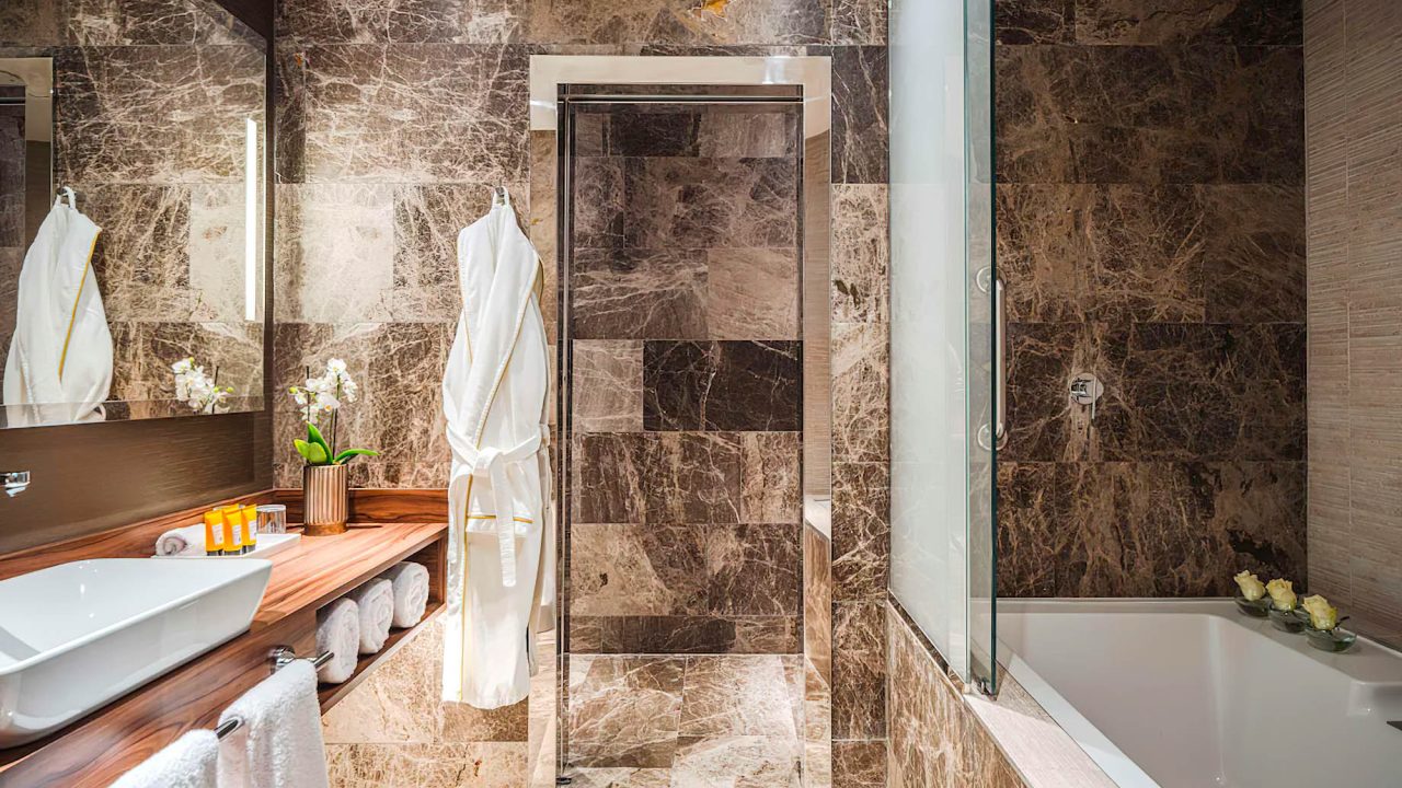 Anantara New York Palace Budapest Hotel - Hungary - Deluxe Room Bathroom