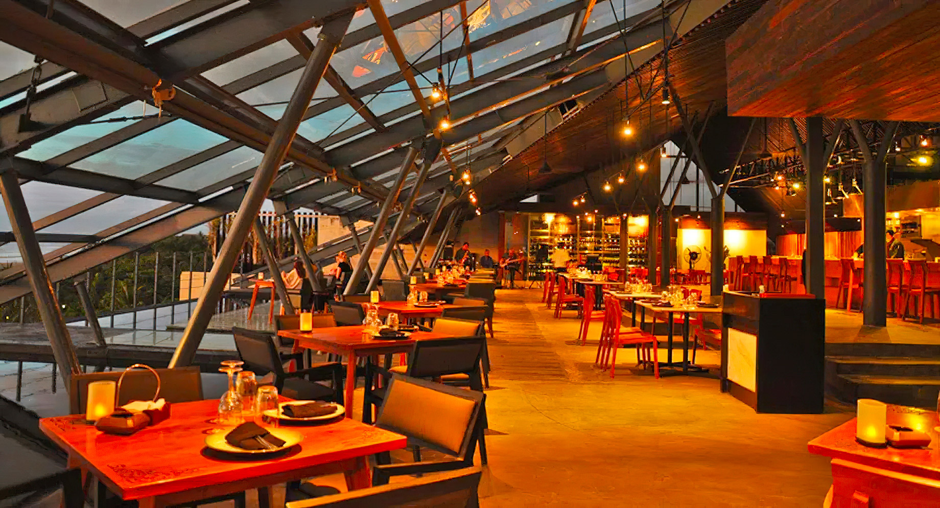 Anantara Seminyak Bali Resort - Bali, Indonesia - MoonLite Kitchen and Bar