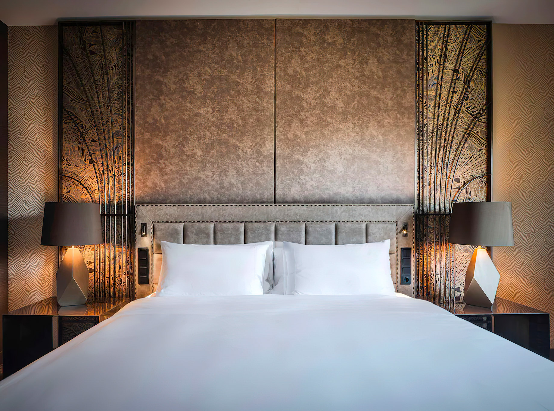 Anantara New York Palace Budapest Hotel – Hungary – Deluxe Room Bed