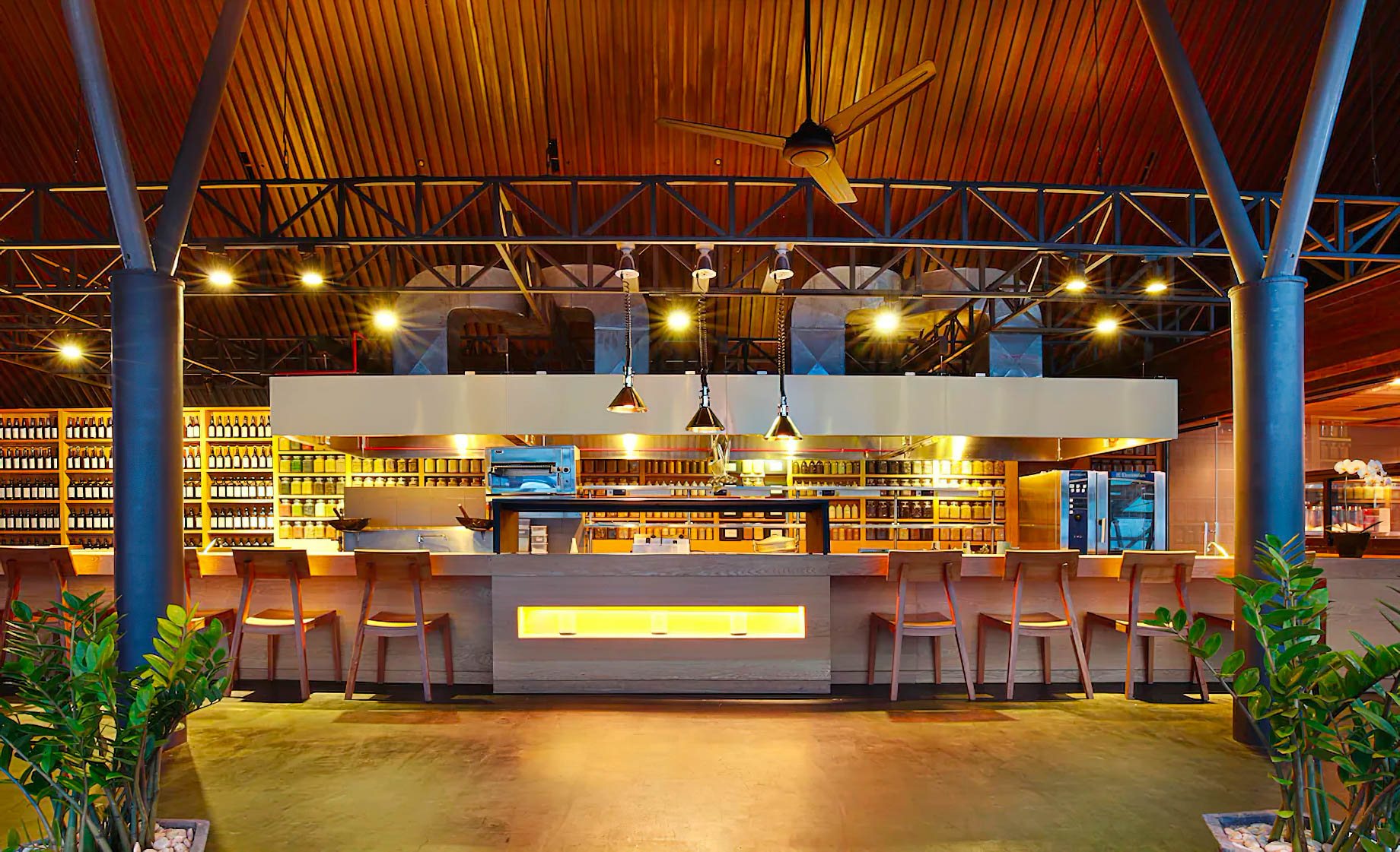 Anantara Seminyak Bali Resort - Bali, Indonesia - MoonLite Kitchen and Bar