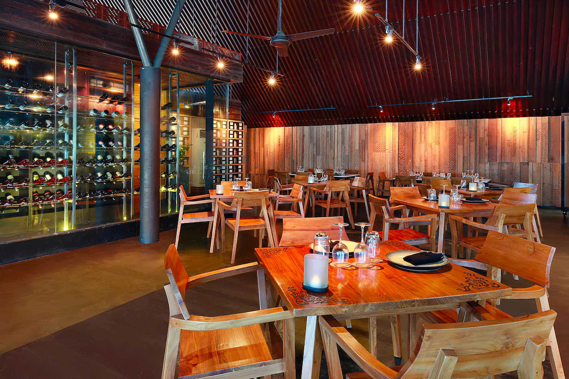 Anantara Seminyak Bali Resort - Bali, Indonesia - MoonLite Kitchen and Bar